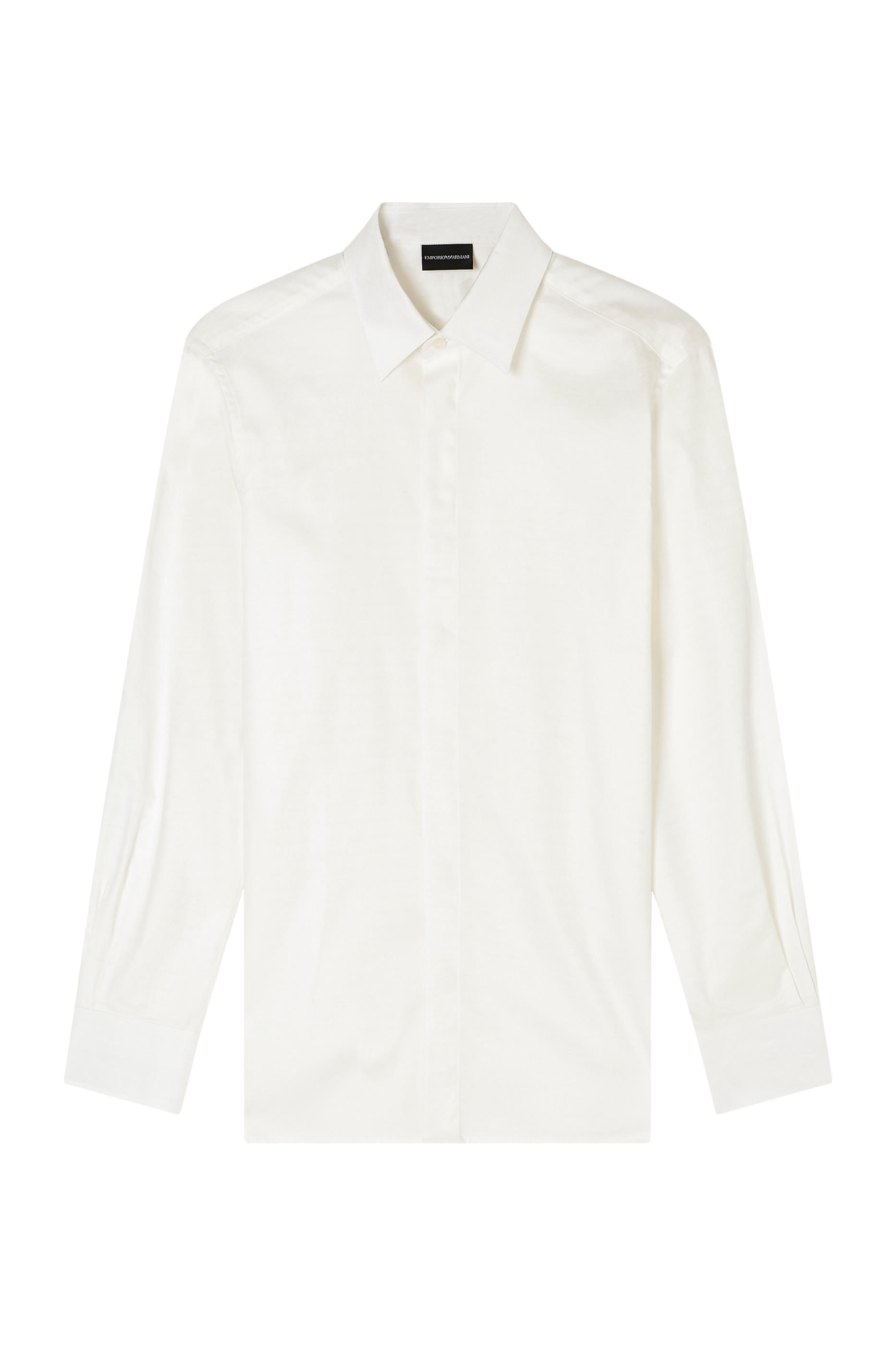 قميص بأكمام طويلة وشعار الماركة بحجم صغير