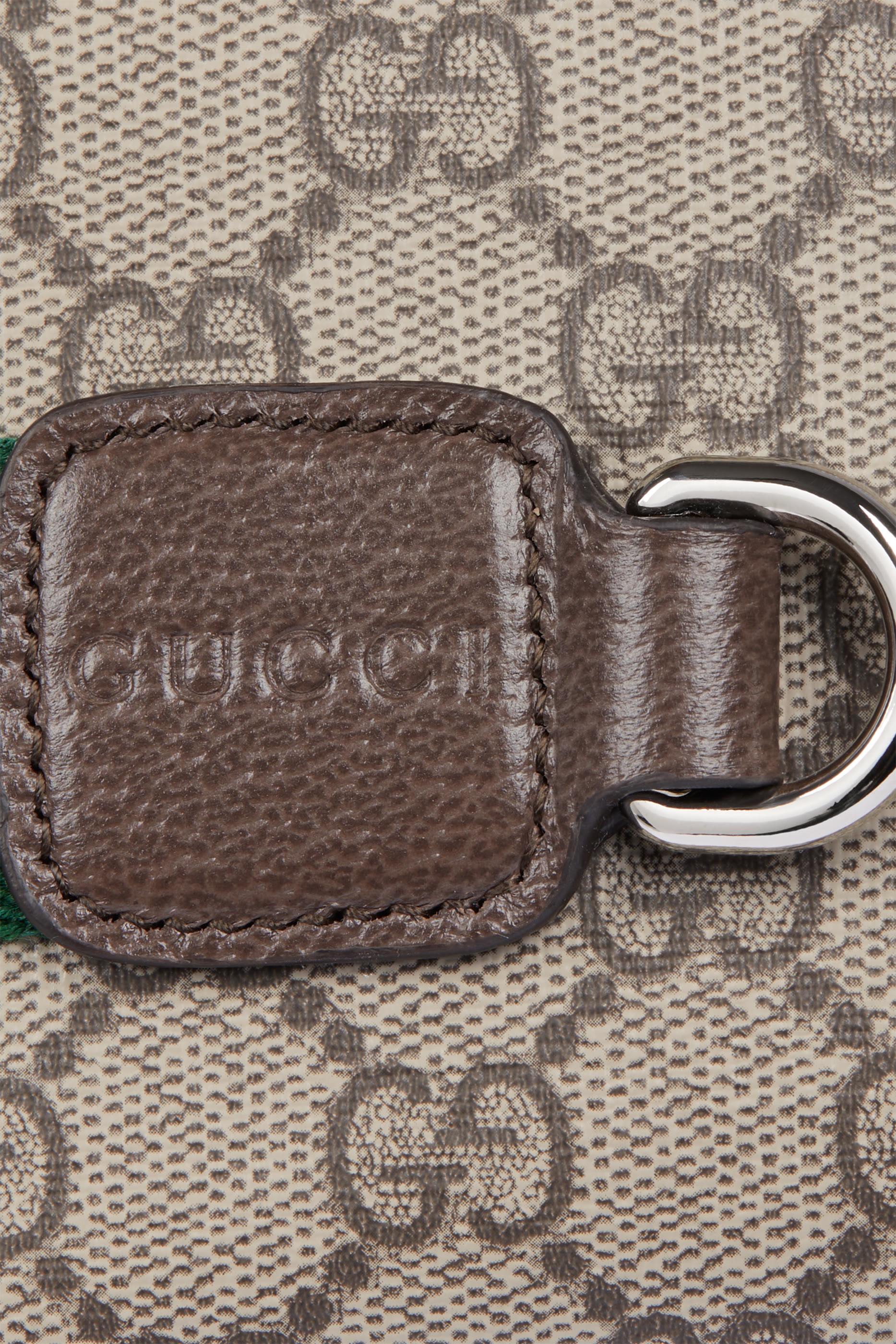 حافظة مستلزمات عناية متوسطة بشعار الماركة