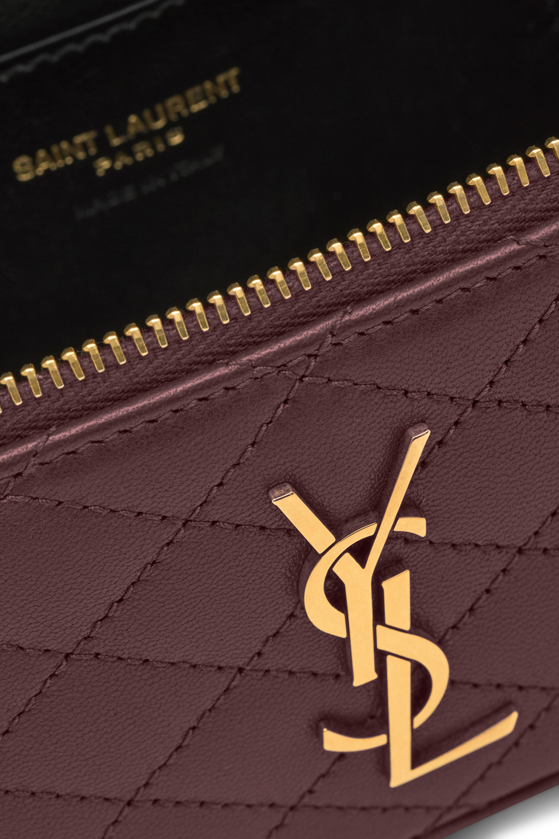 حقيبة غابي صغيرة بحمالة لمستحضرات التجميل