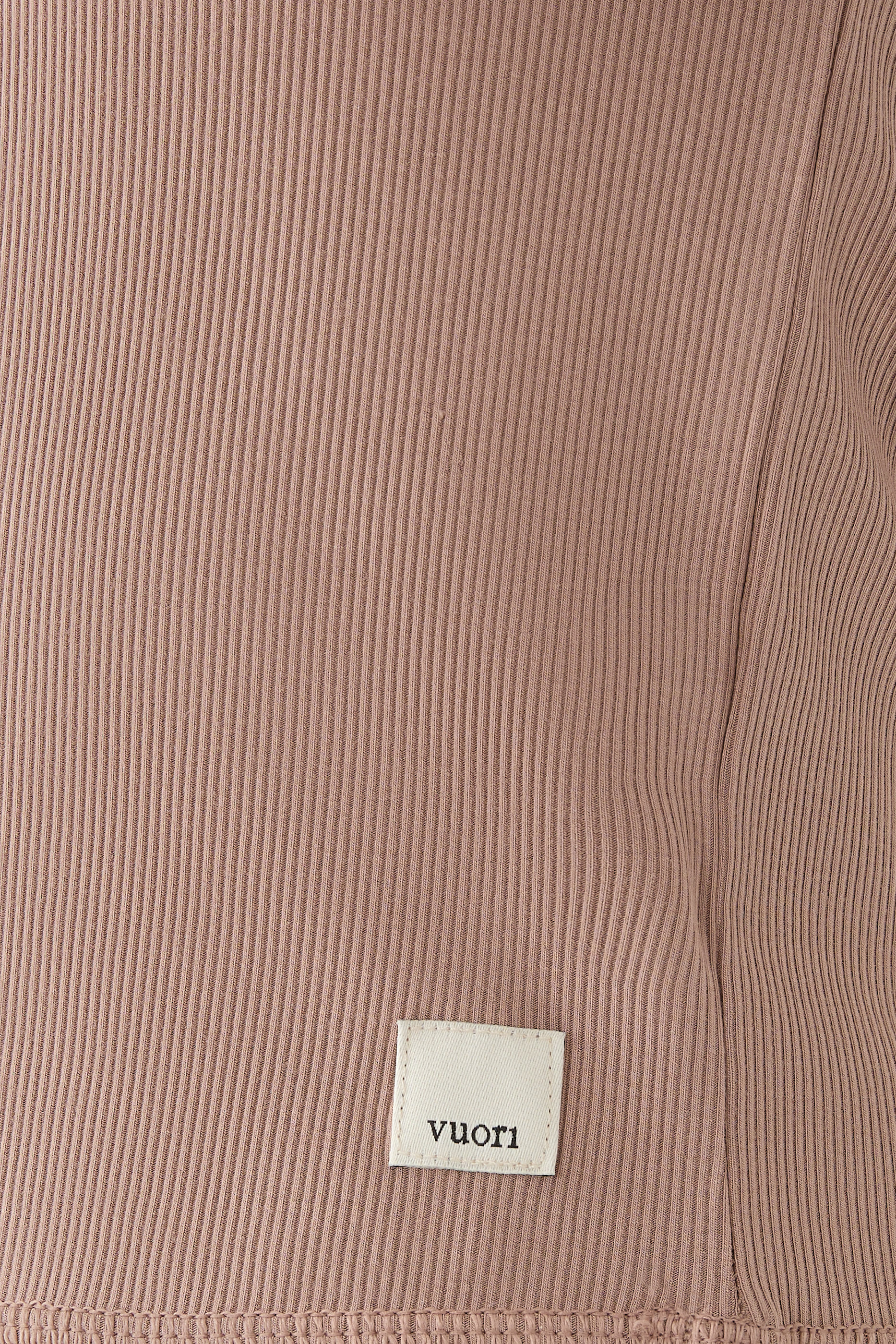 تيشيرت بوز بقصة ضيقة