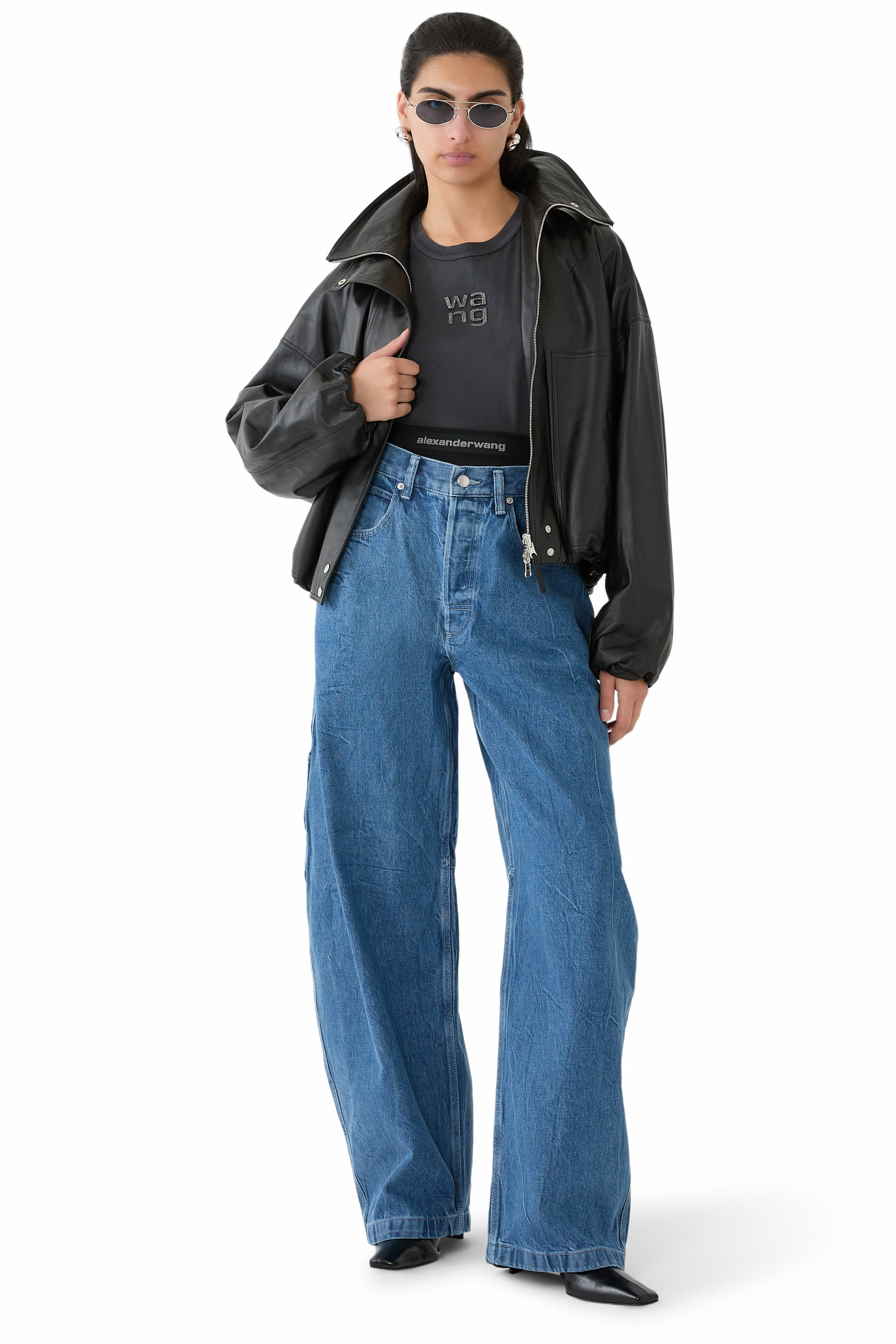 تيشيرت بشعار الماركة المزين بكريستال محفور حراريا