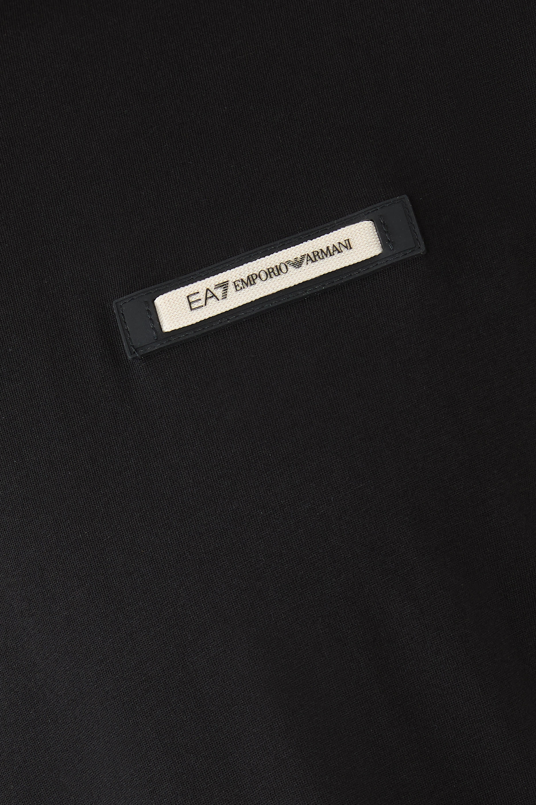 تيشيرت بشعار الماركة