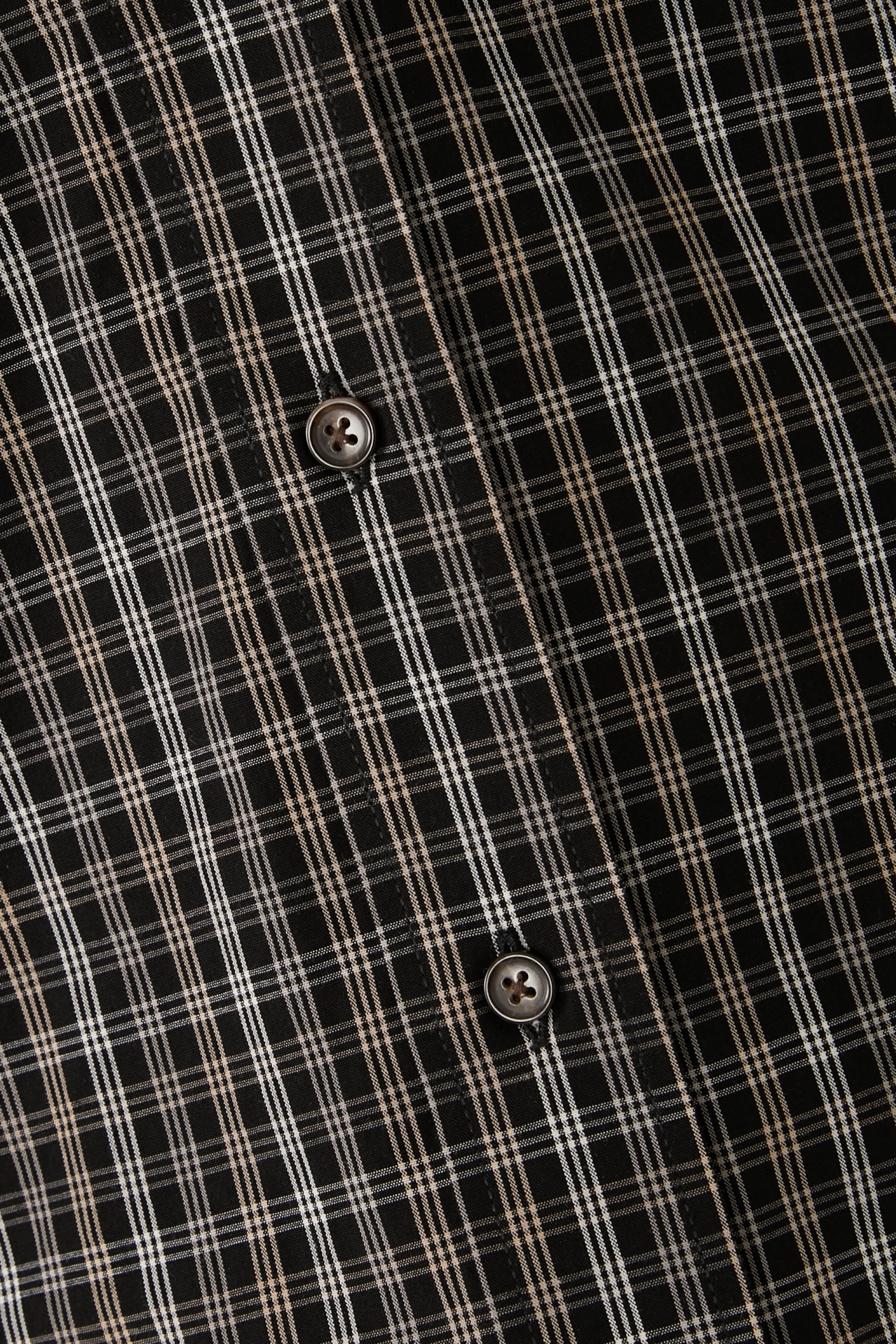 قميص بنقشة مربعات