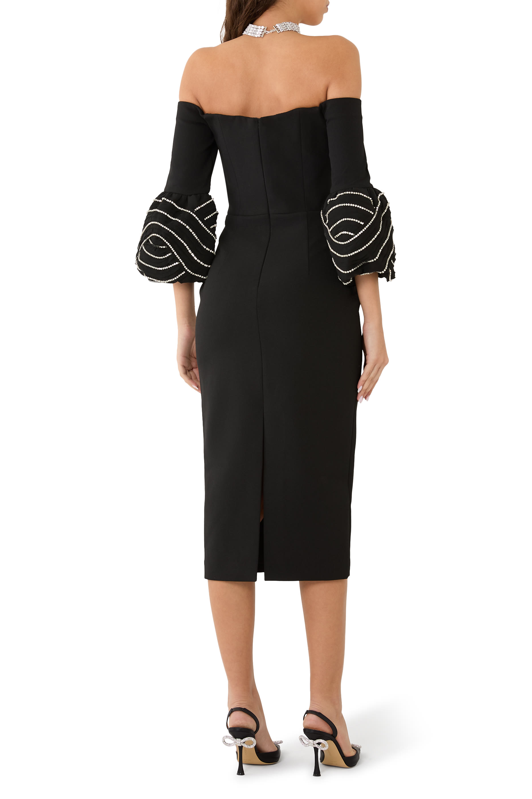 فستان بياتريكس متوسط الطول بأكتاف مكشوفة