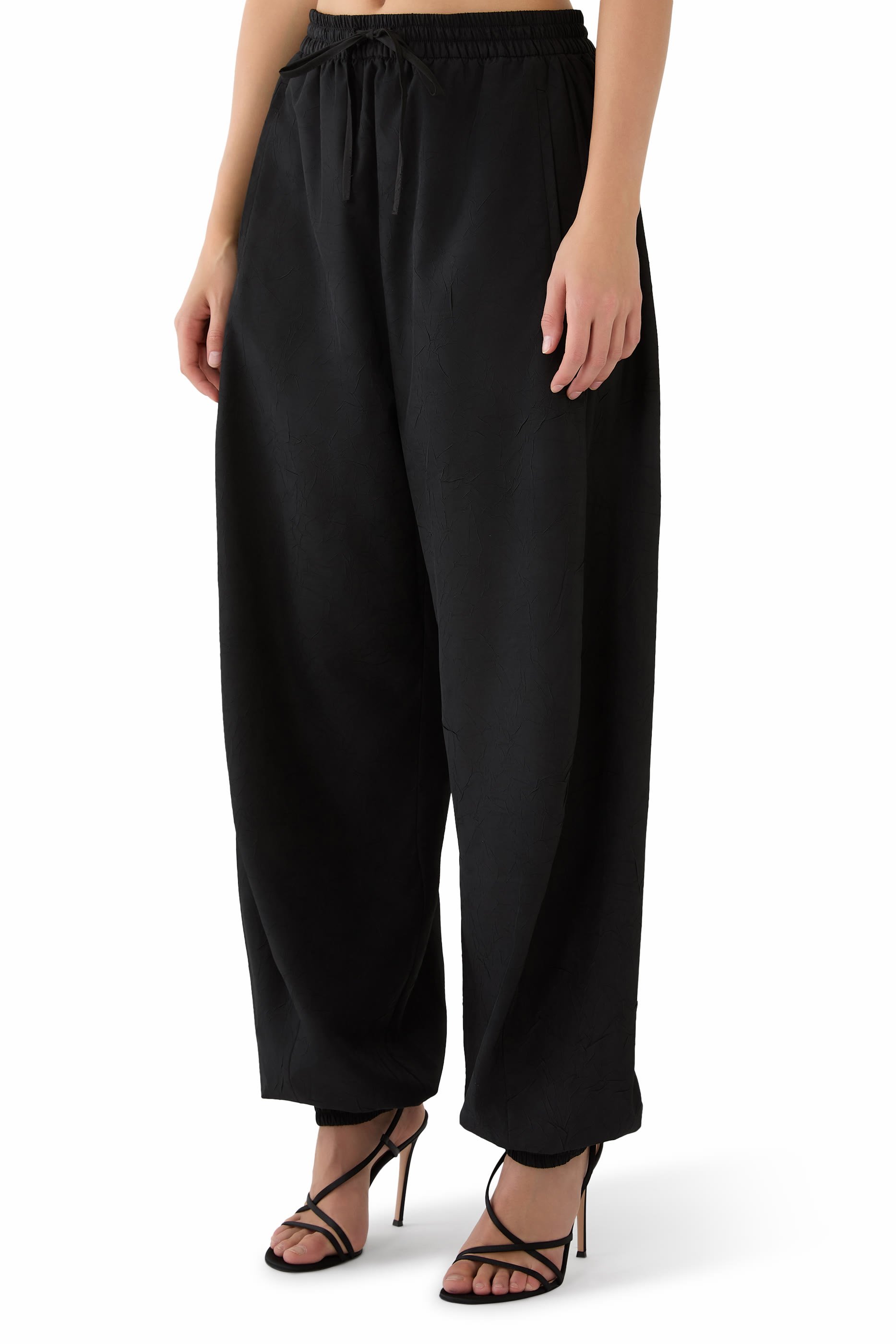 بنطال رياضي بقصة فضفاضة