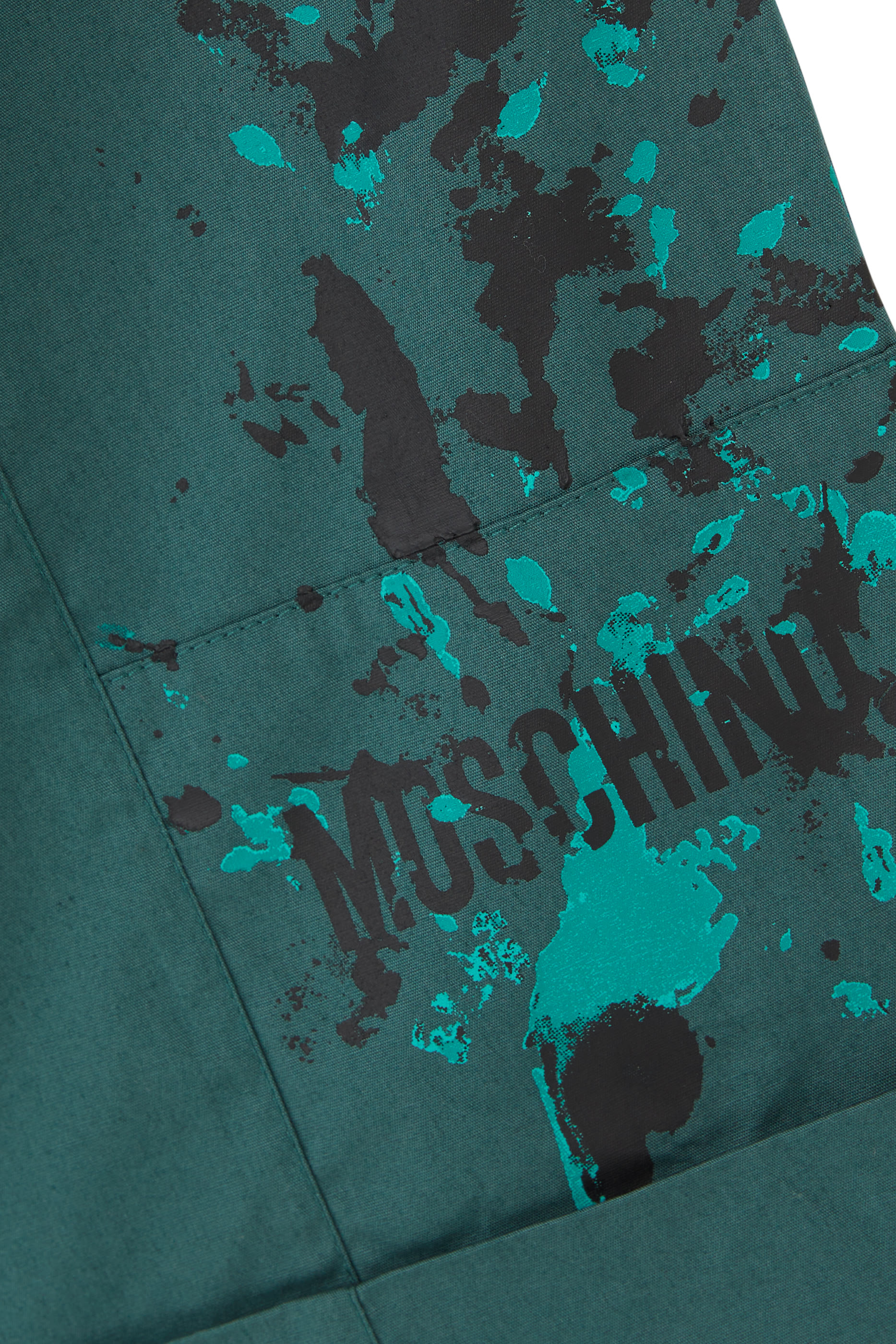 شورت بطبعة شعار الماركة بطلاء بخاخ للأطفال