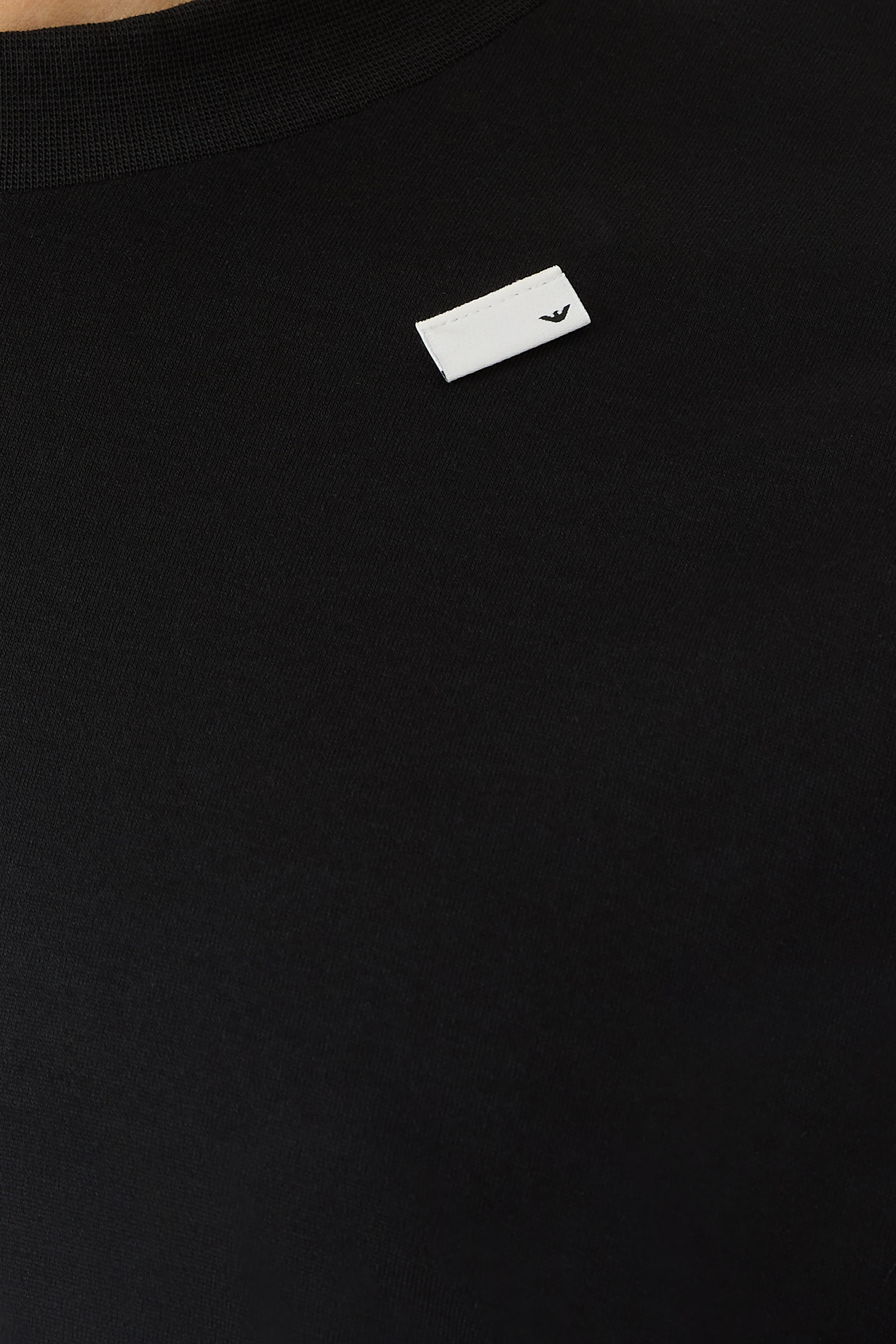 تيشيرت بقصة واسعة ورقعة شعار الماركة صغيرة