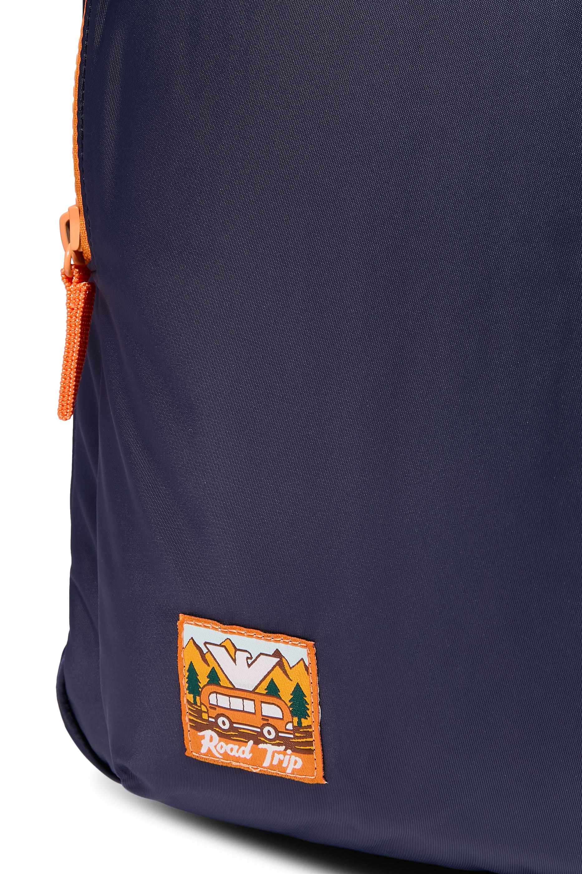 كقيبة ظهر بسحاب بلون متباين للأطفال