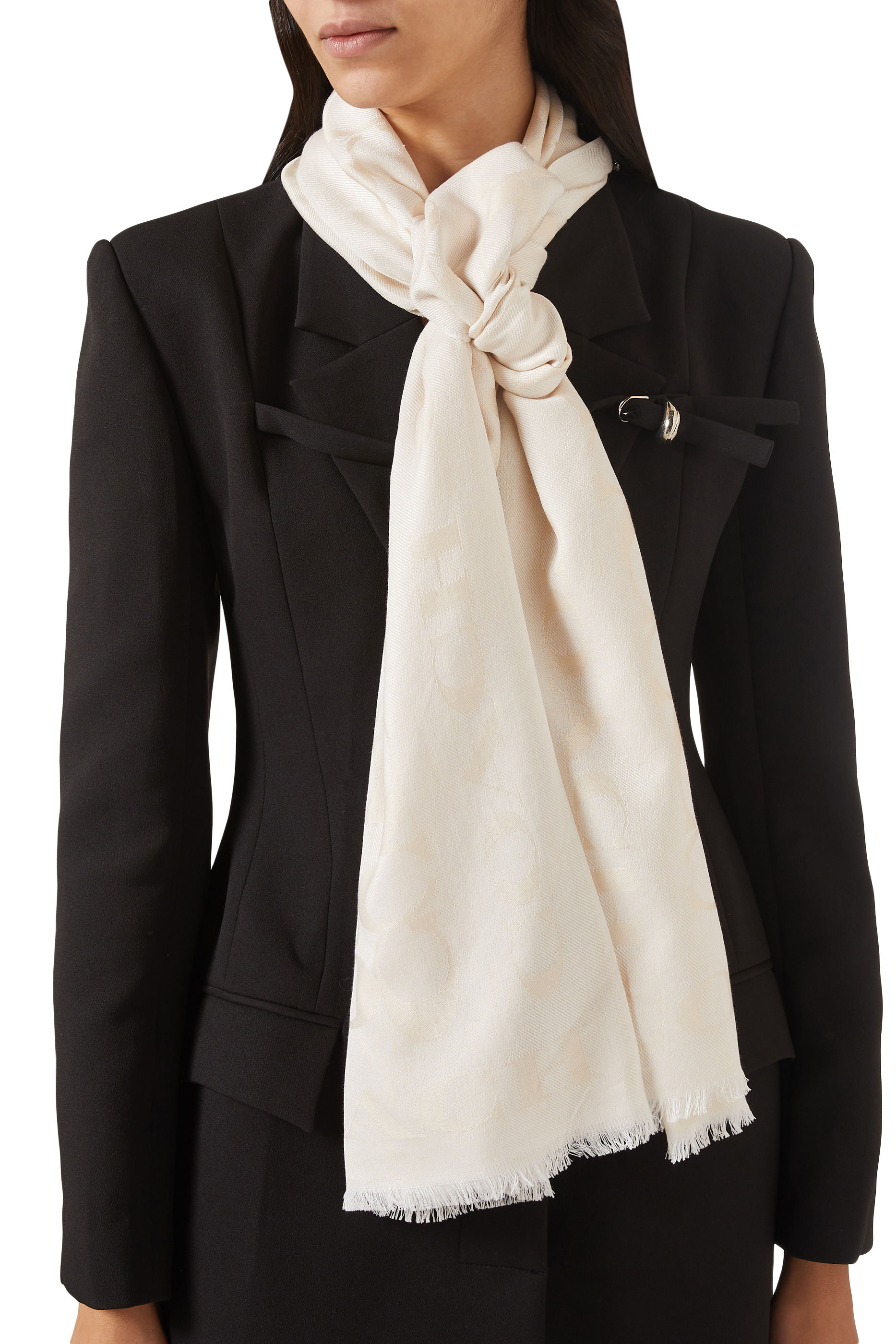 وشاح بشعار الماركة