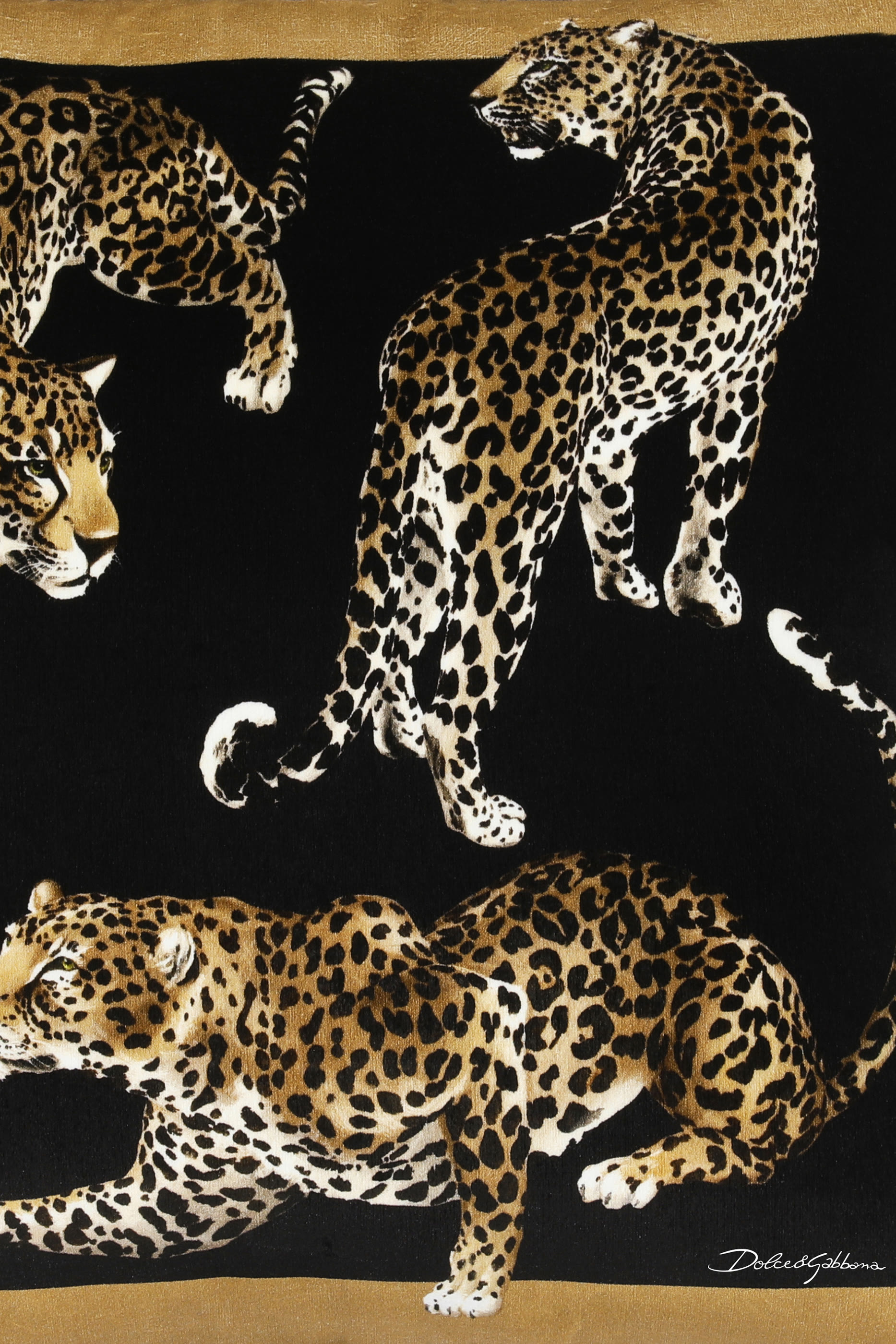 وسادة بنقشة فهد مخمل