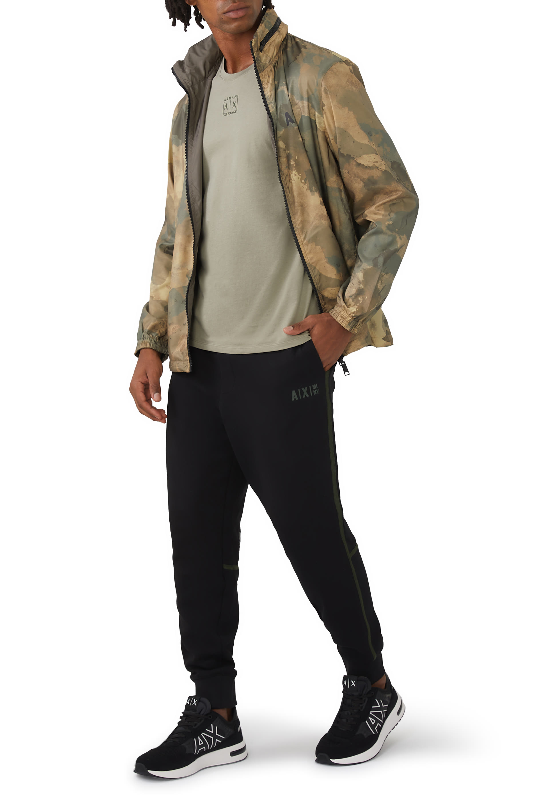 سنيكرز بشعار ثلاثي الأبعاد