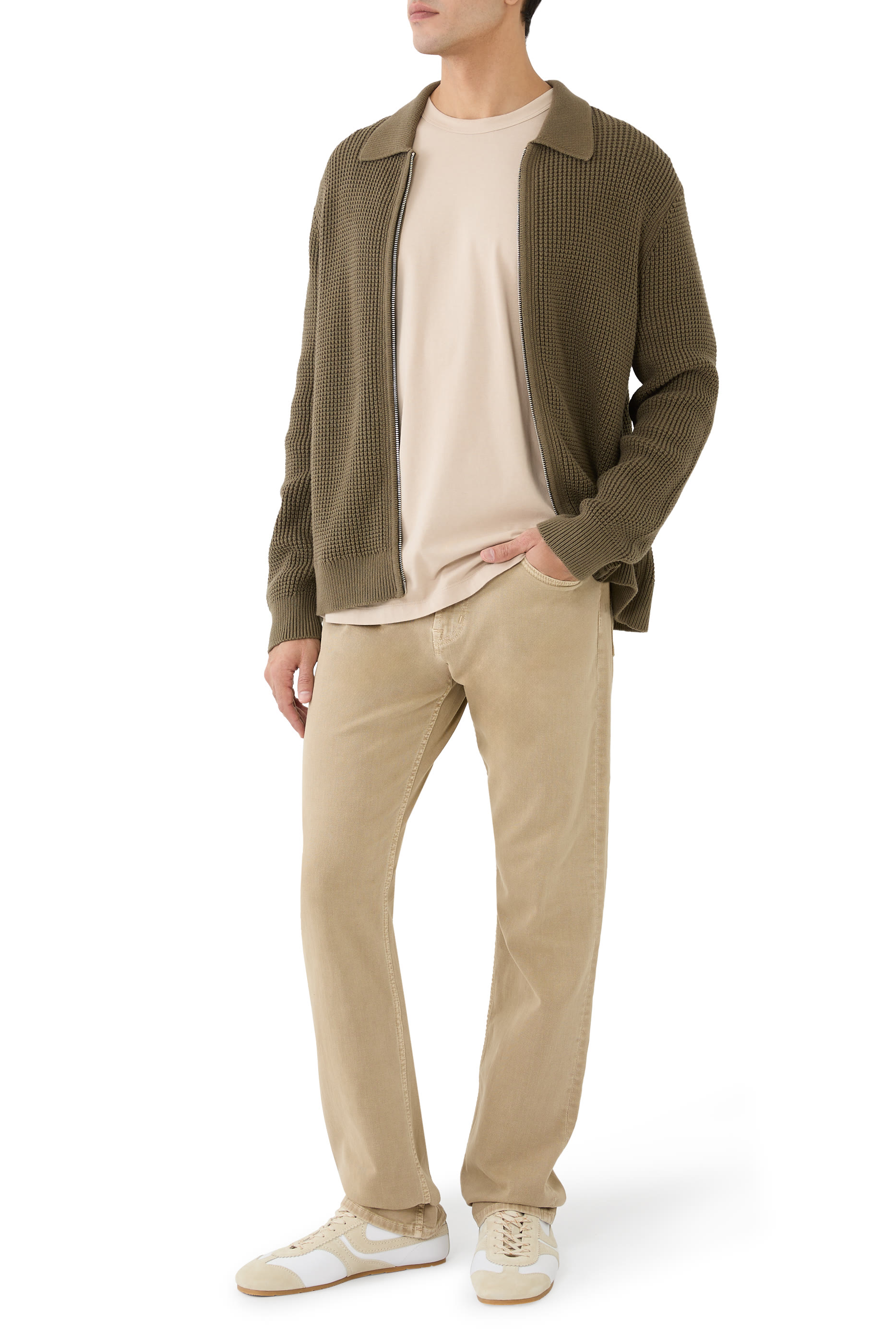 بنطال جينز بقصة ساق مستقيمة