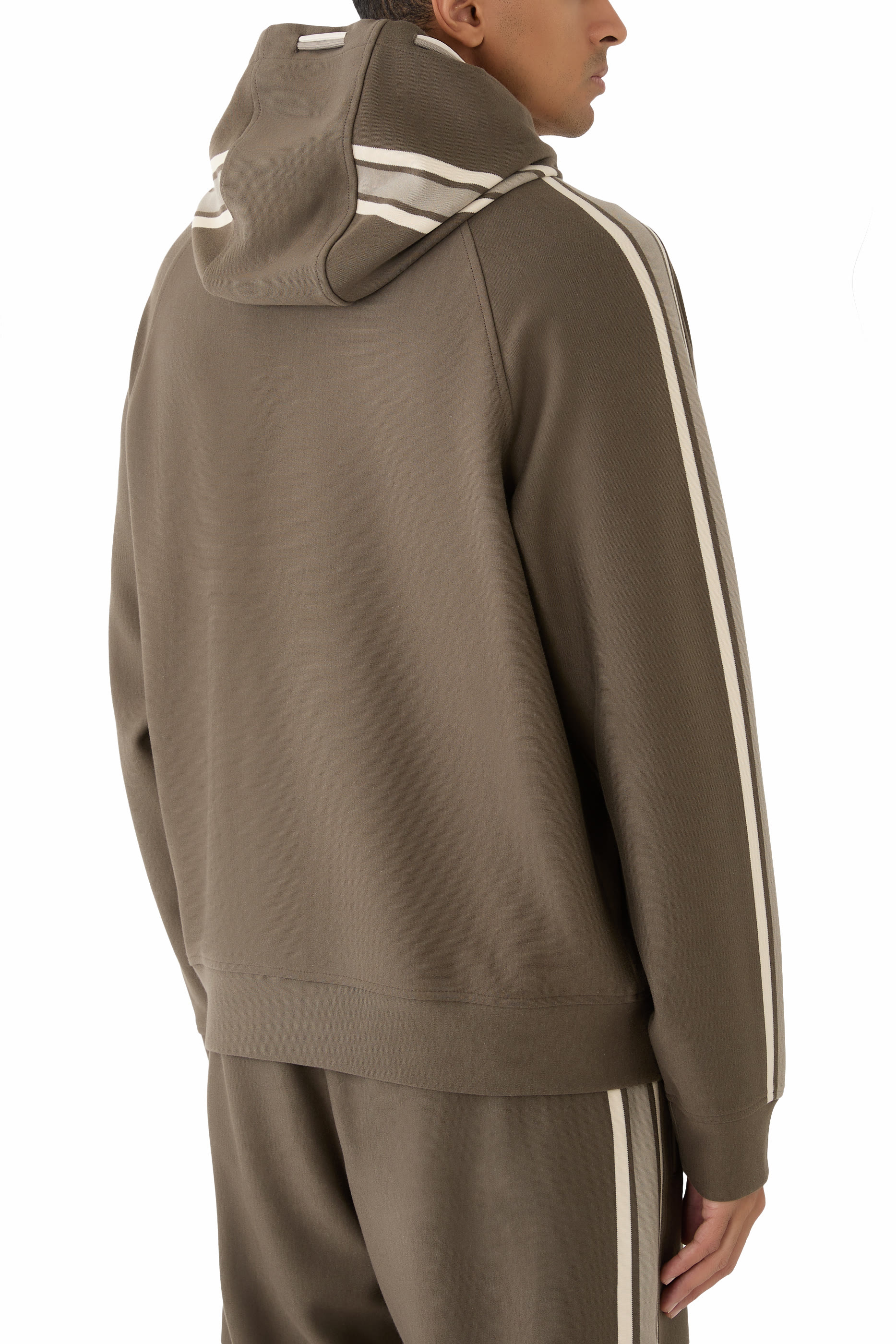 هودي بشعار الماركة بحجم صغير