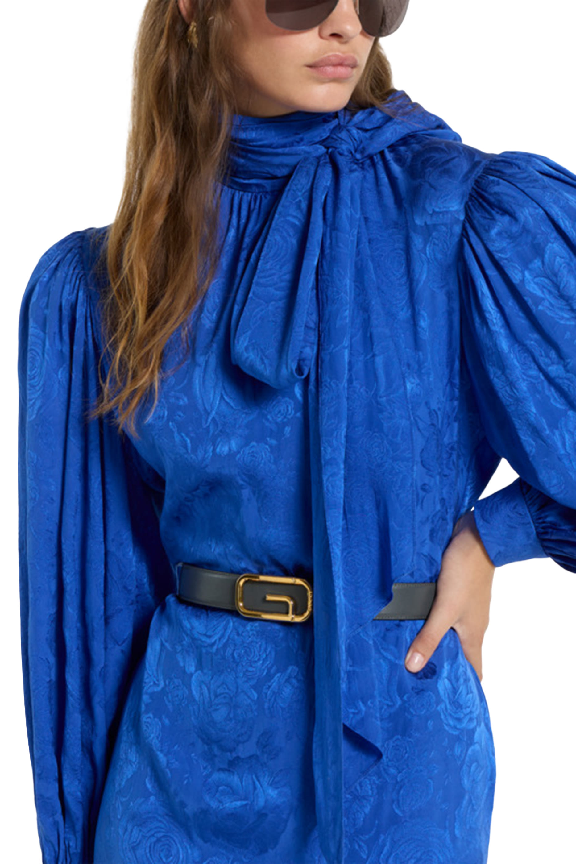 حزام بوجهين وحلية مربعة بتصميم حرف شعار الماركة