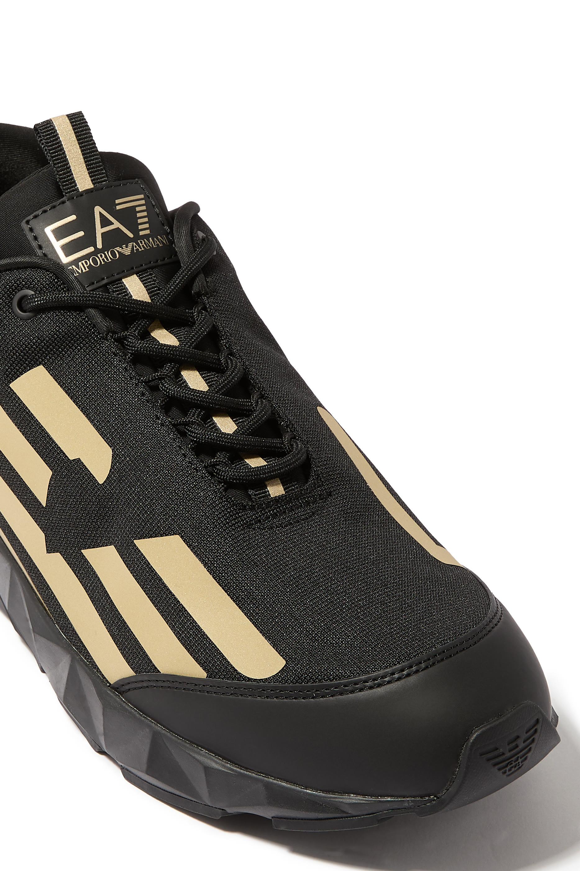 سنيكرز التيميت سي 2 كومبات بشعار الماركة