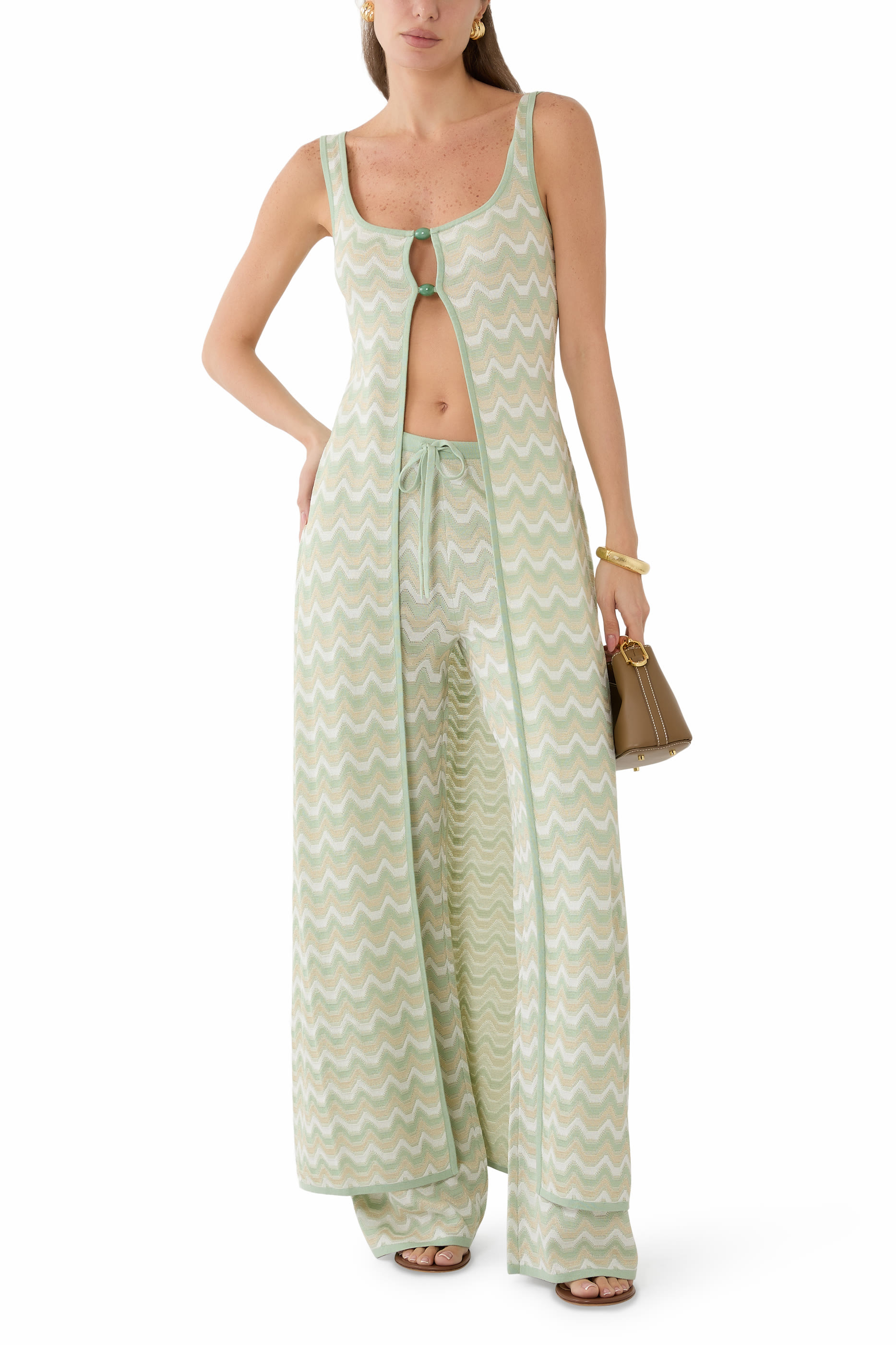 بلوزة فارا طويلة بنقشة خطوط شيفرون