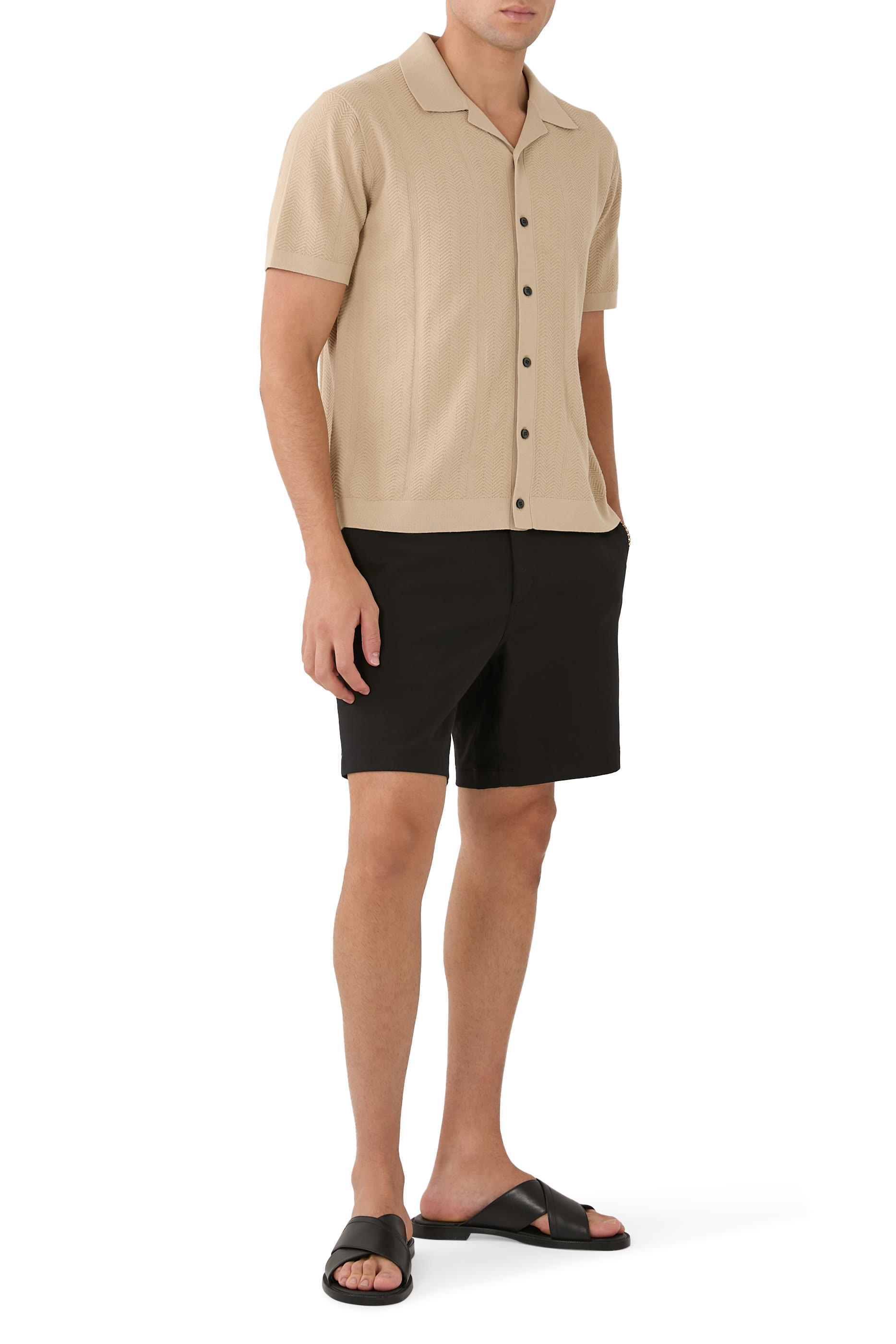 قميص بياقة مطوية