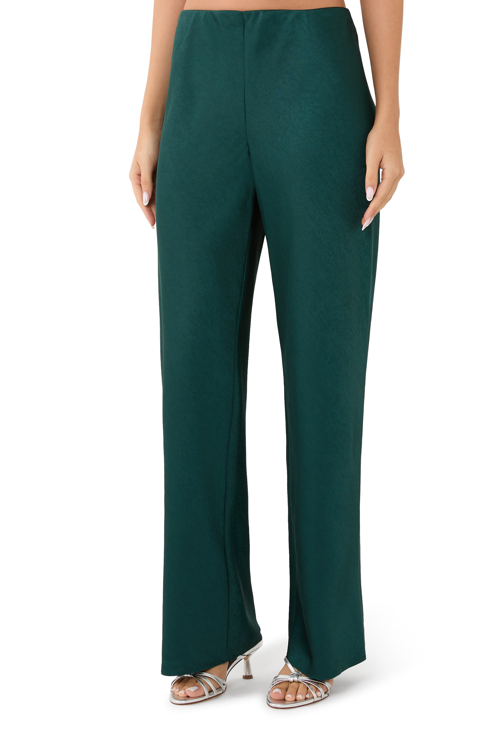 بنطال بقصة مائلة انسيابية ستان