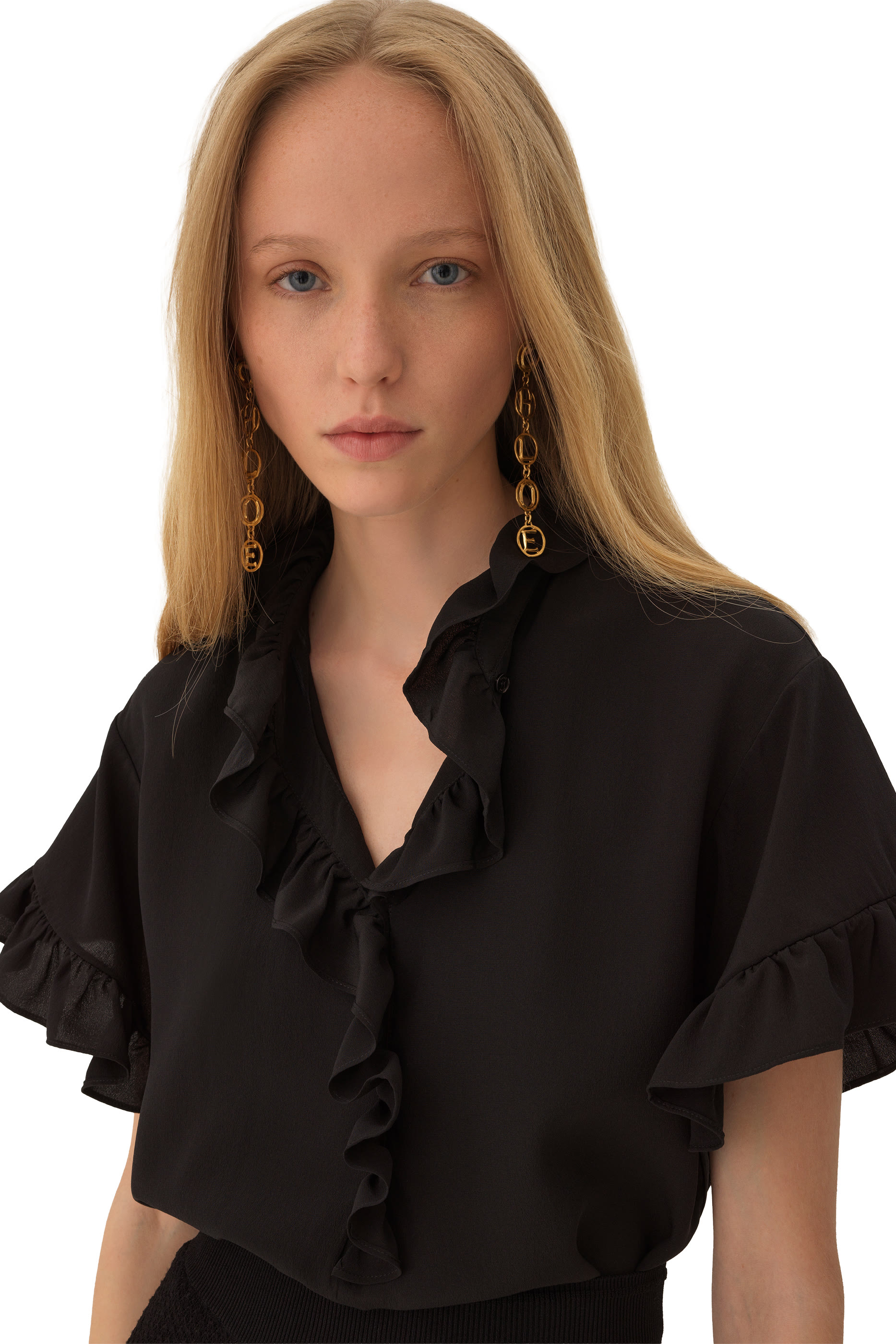 أقراط متدلية بحروف شعار الماركة نحاس