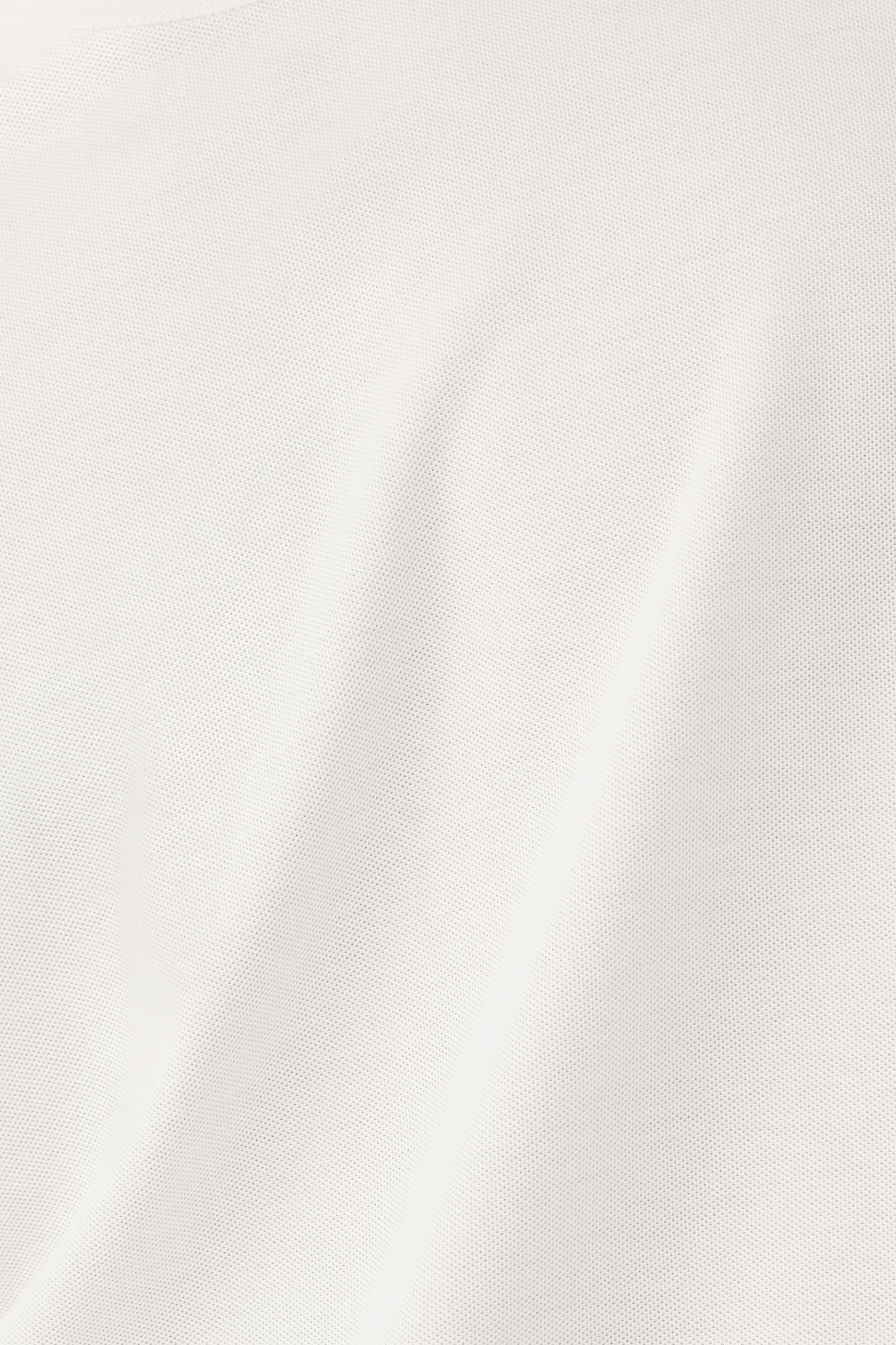 تيشيرت بأكمام قصيرة