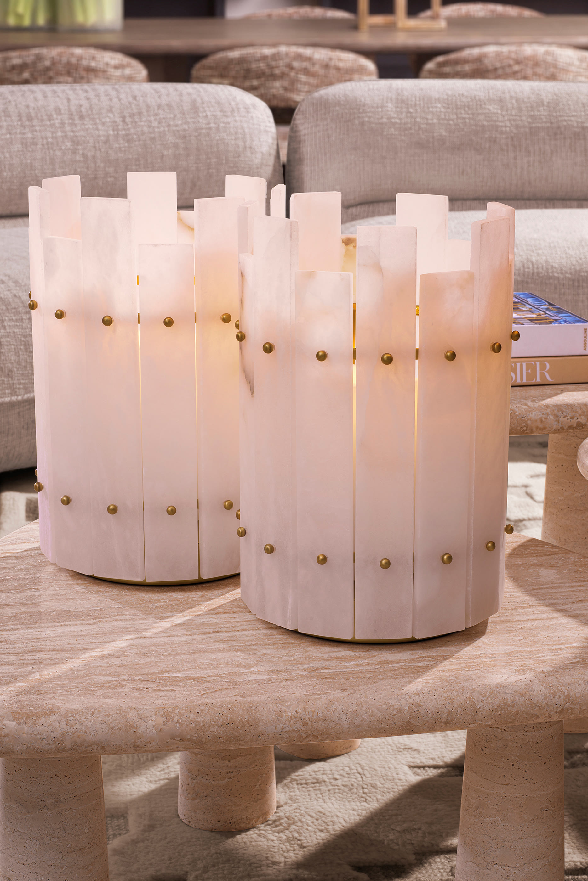 حامل الشموع هوريكان روبي ألاباستر