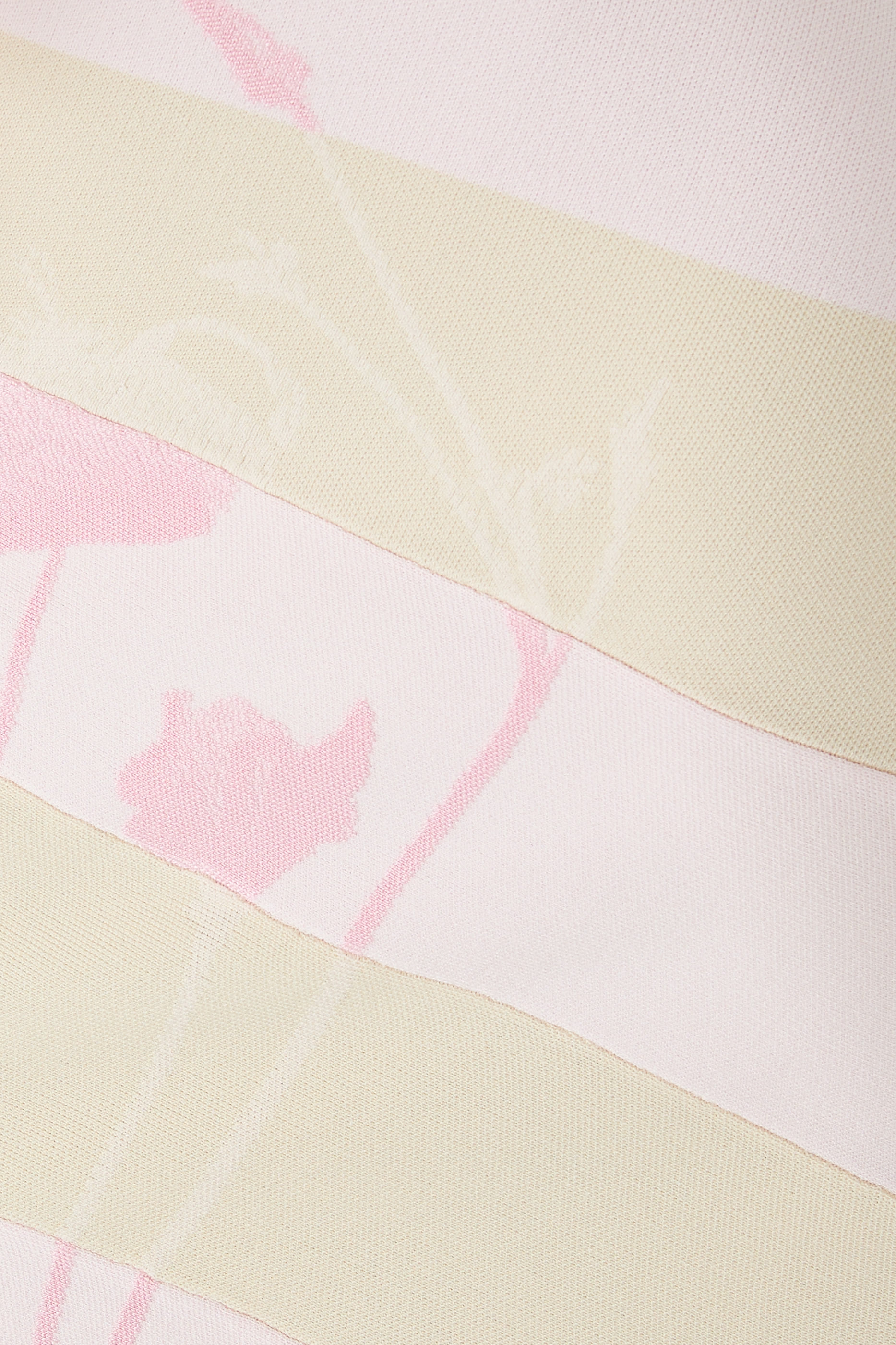 تنورة هيسبير متوسطة الطول تتفاعل مع الأشعة فوق البنفسجية