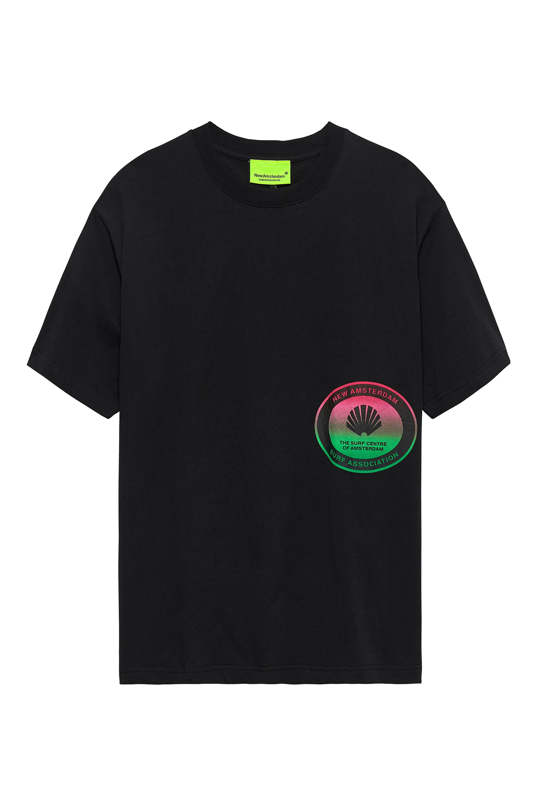 تيشيرت بشعار الماركة في المنتصف