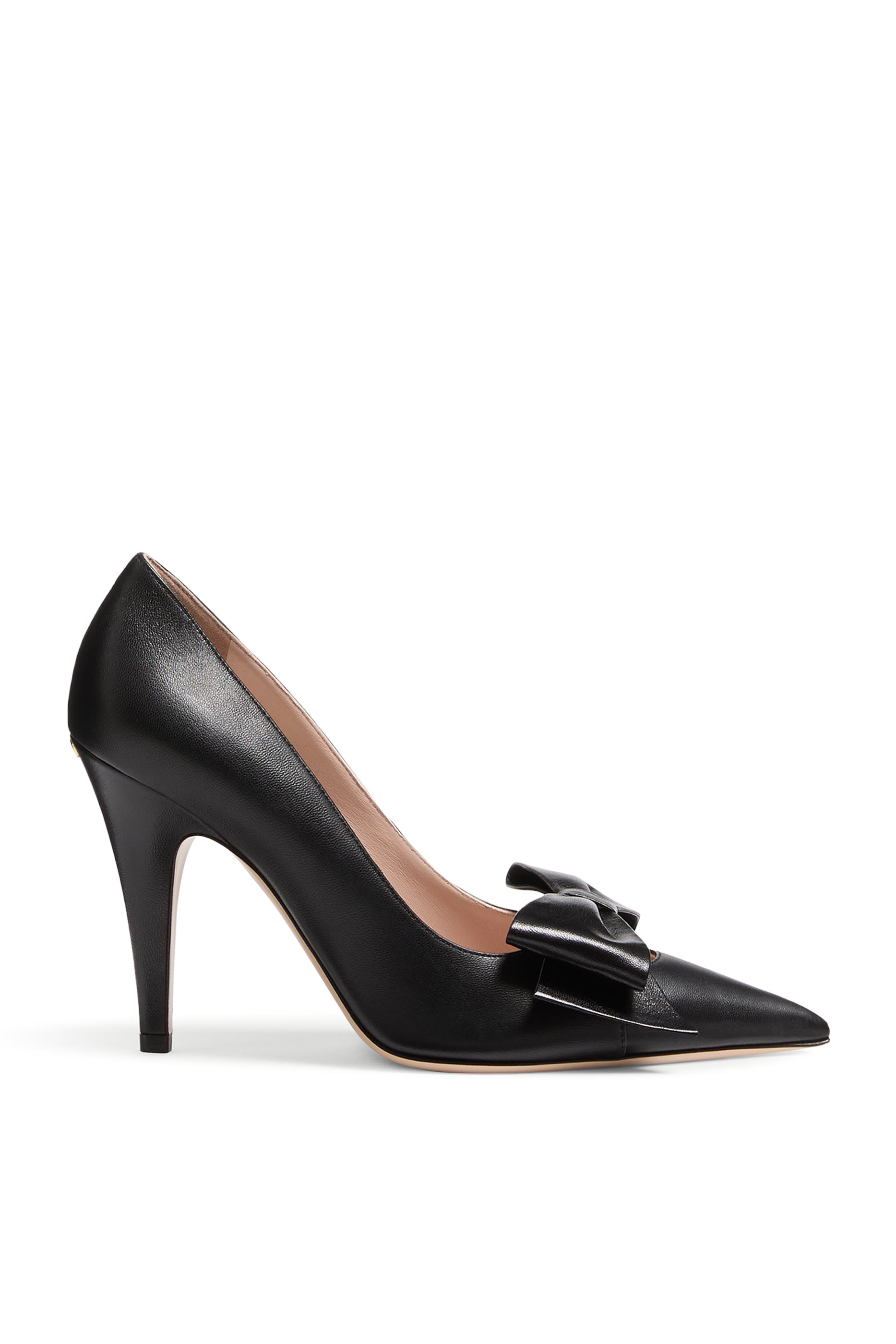 حذاء كلاسيكي 100 مزين بفيوكة