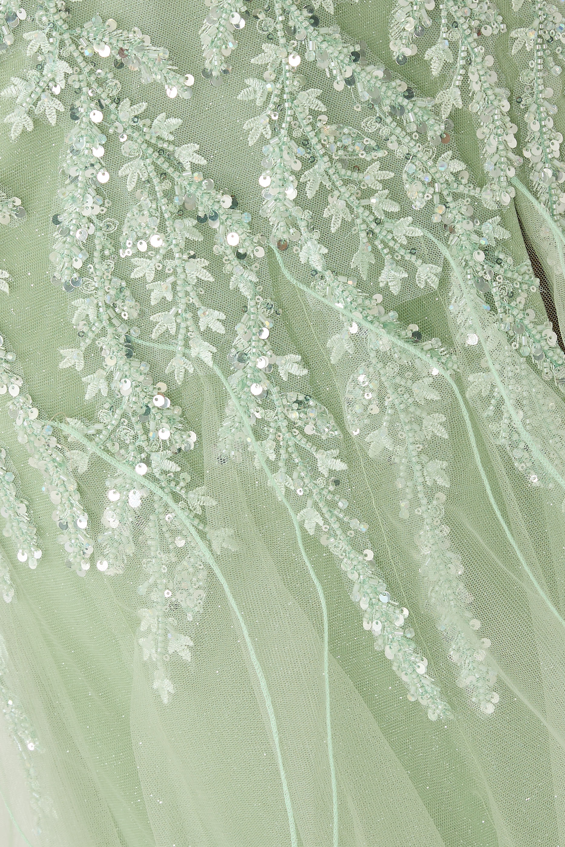 فستان سهرة بخرز وحافة بقصة ذيل حورية بحر