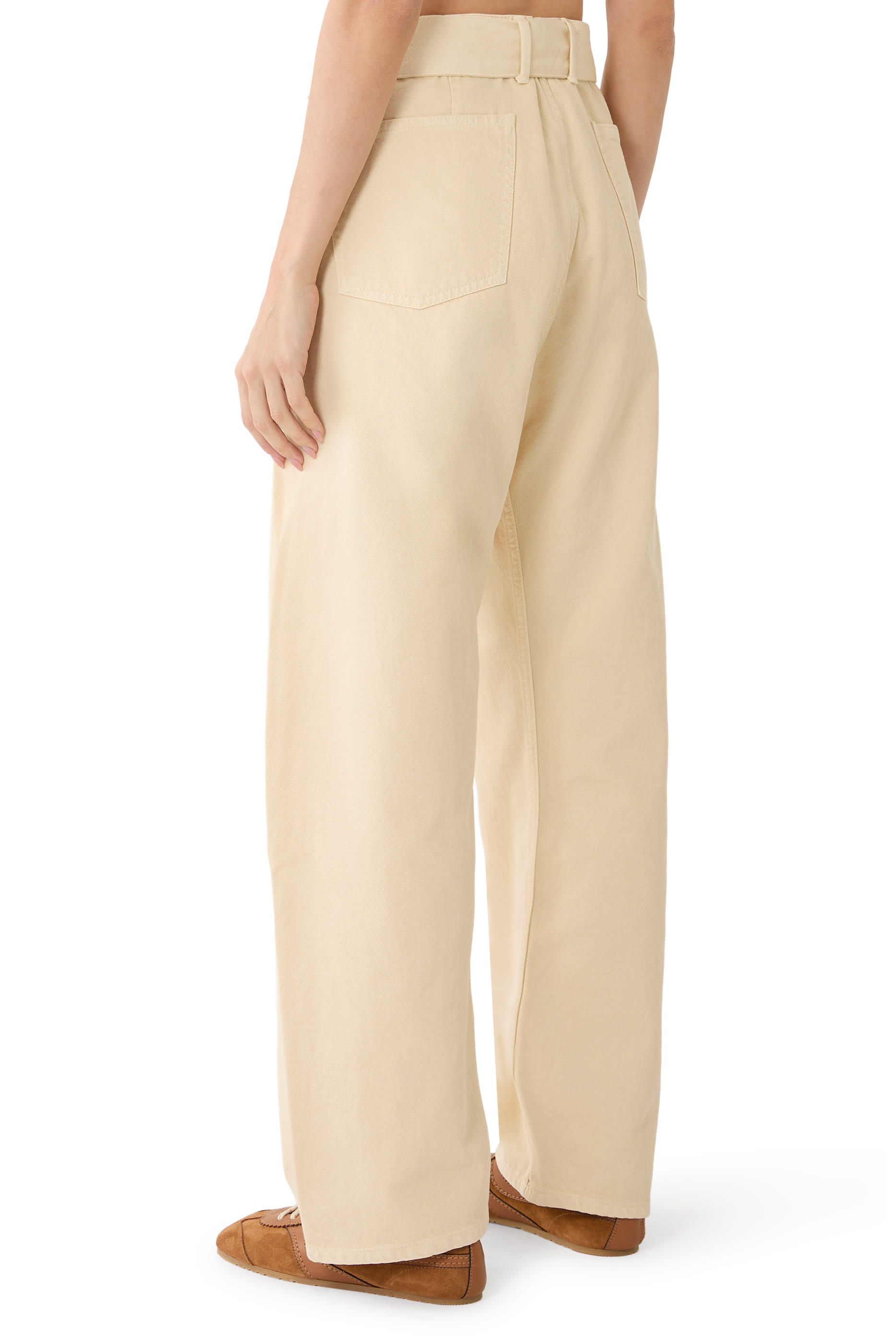 بنطال بقصة ساق واسعة وحزام دنيم