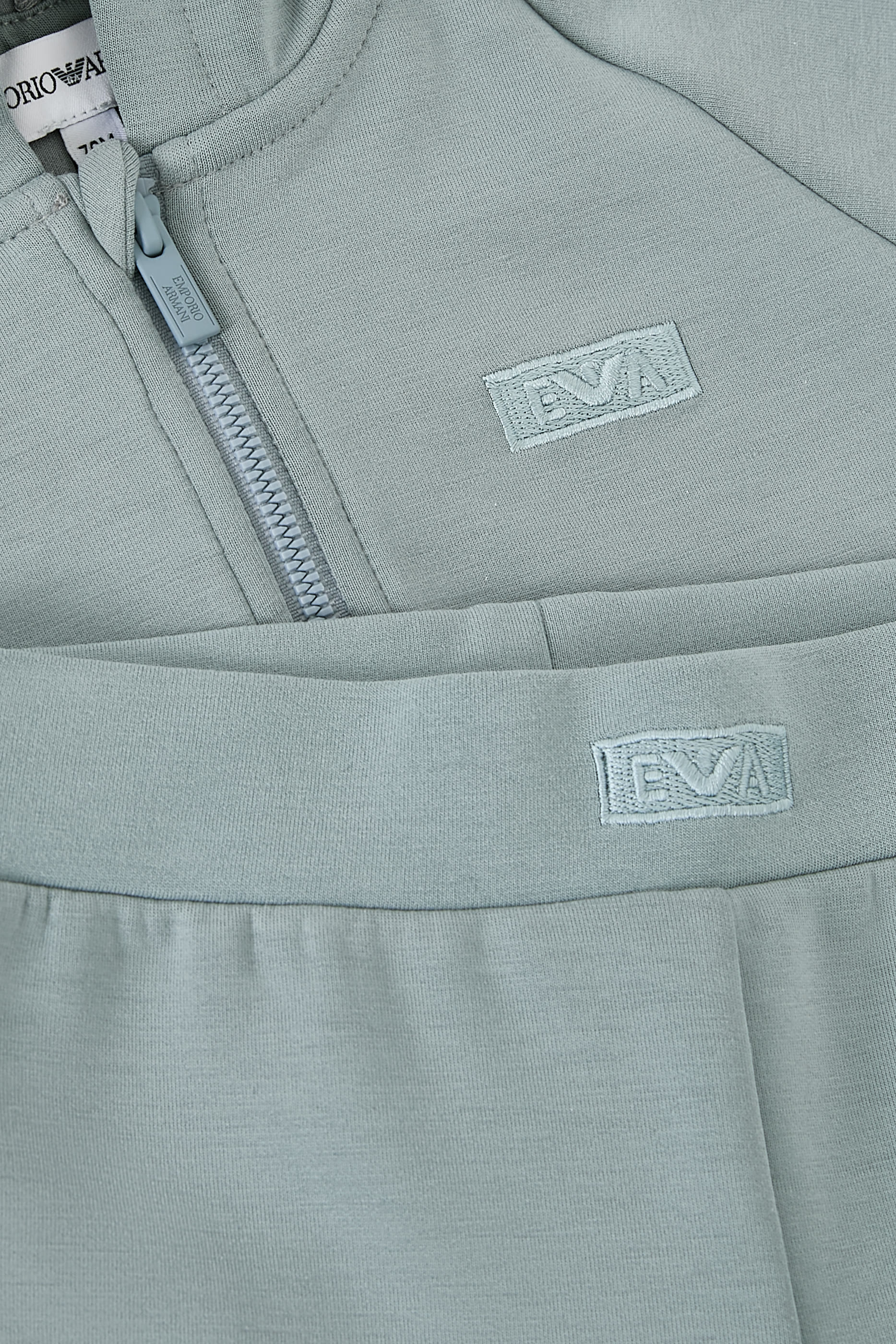 بدلة رياضية بشعار الماركة كوبرو للأطفال