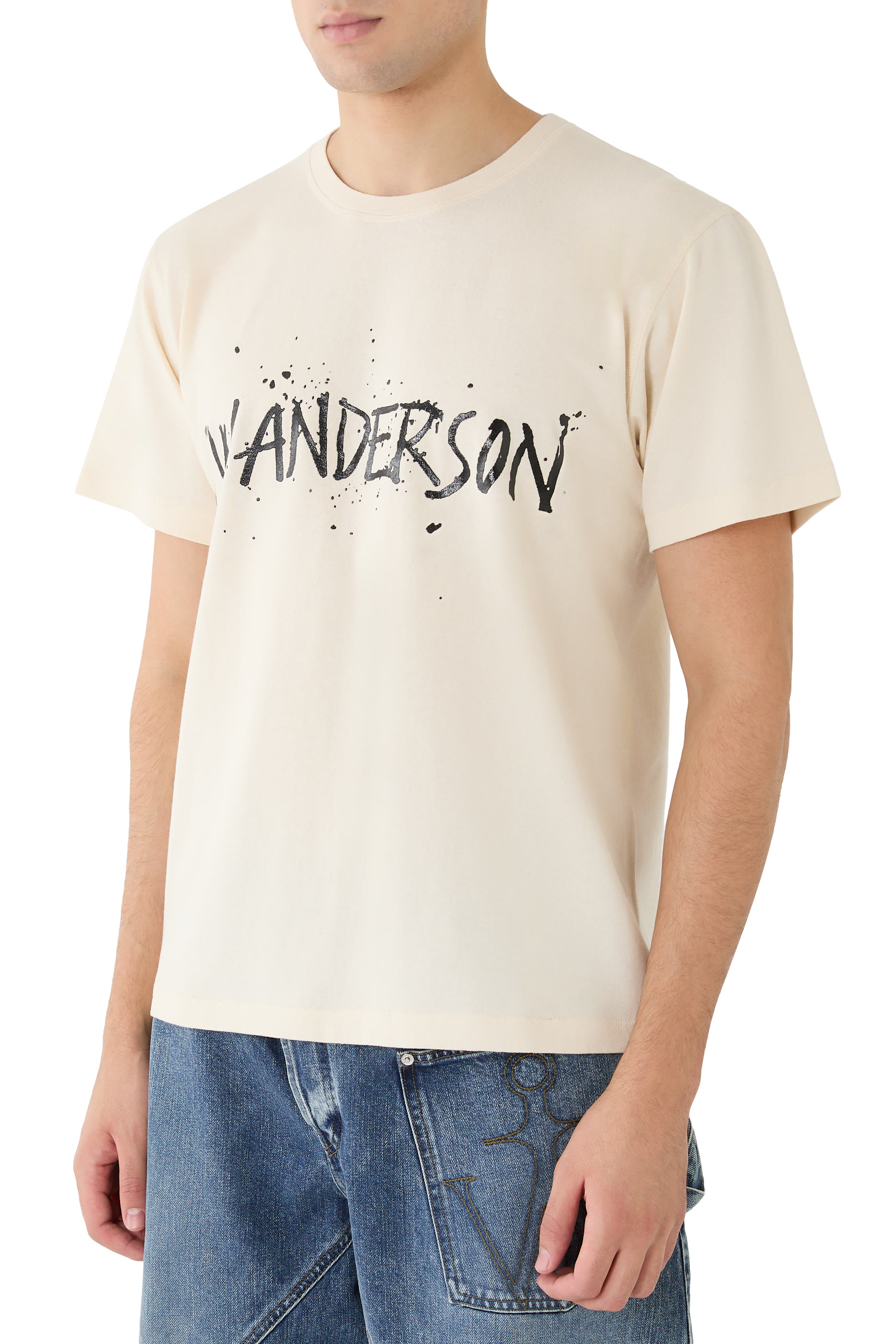 تيشيرت بياقة مستديرة