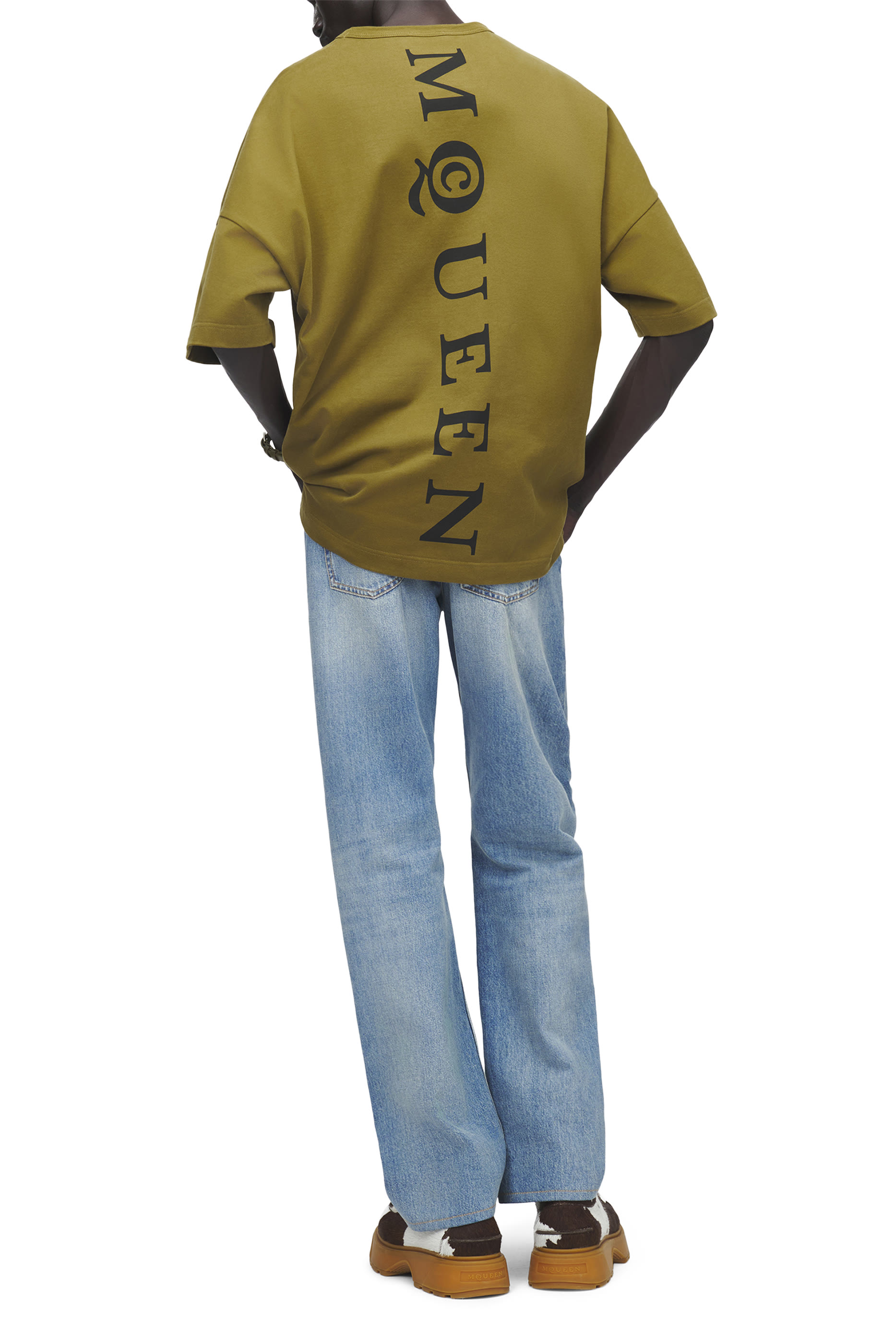 تيشيرت بقصة فضفاضة