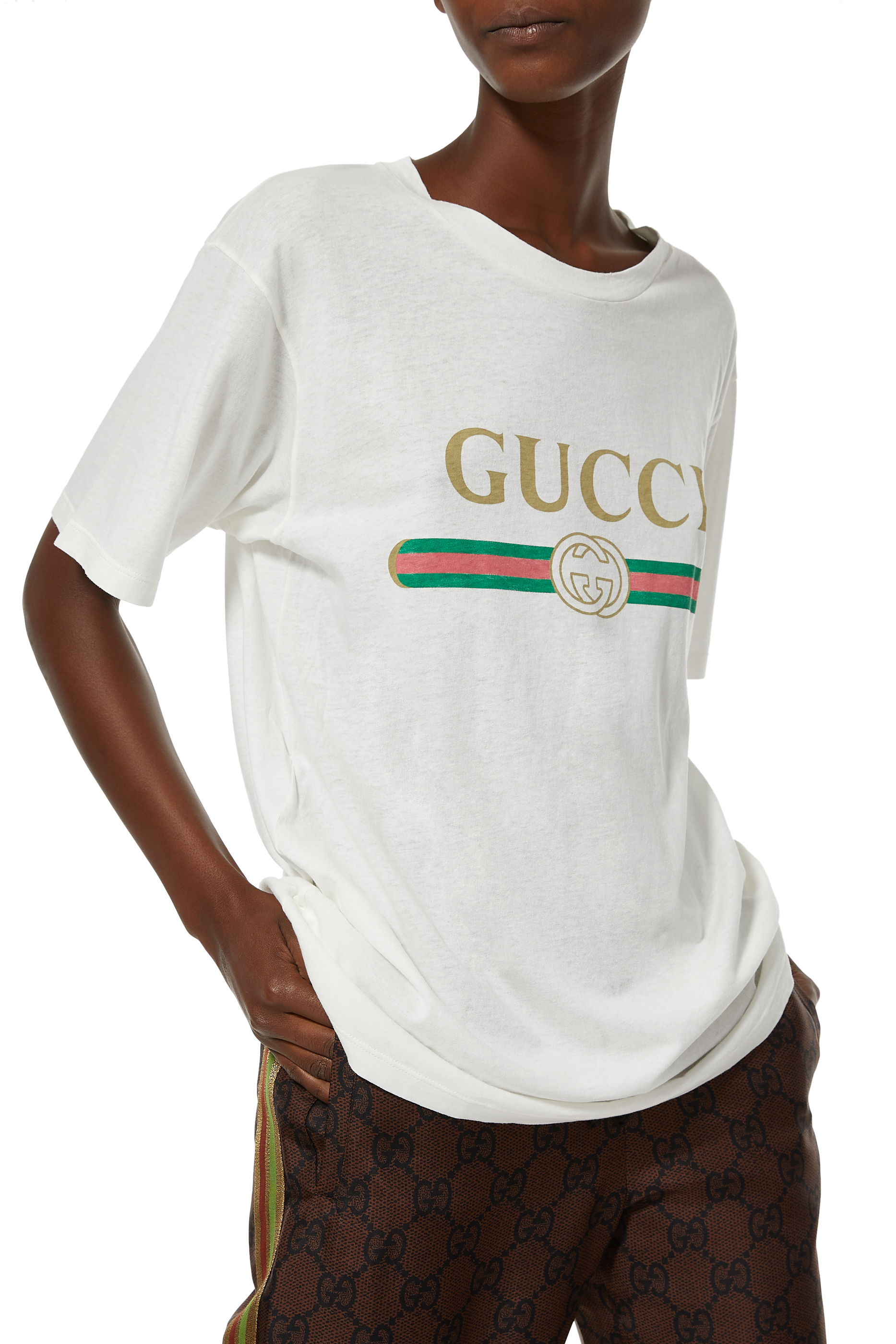 تي شيرت بطبعة شعار الماركة