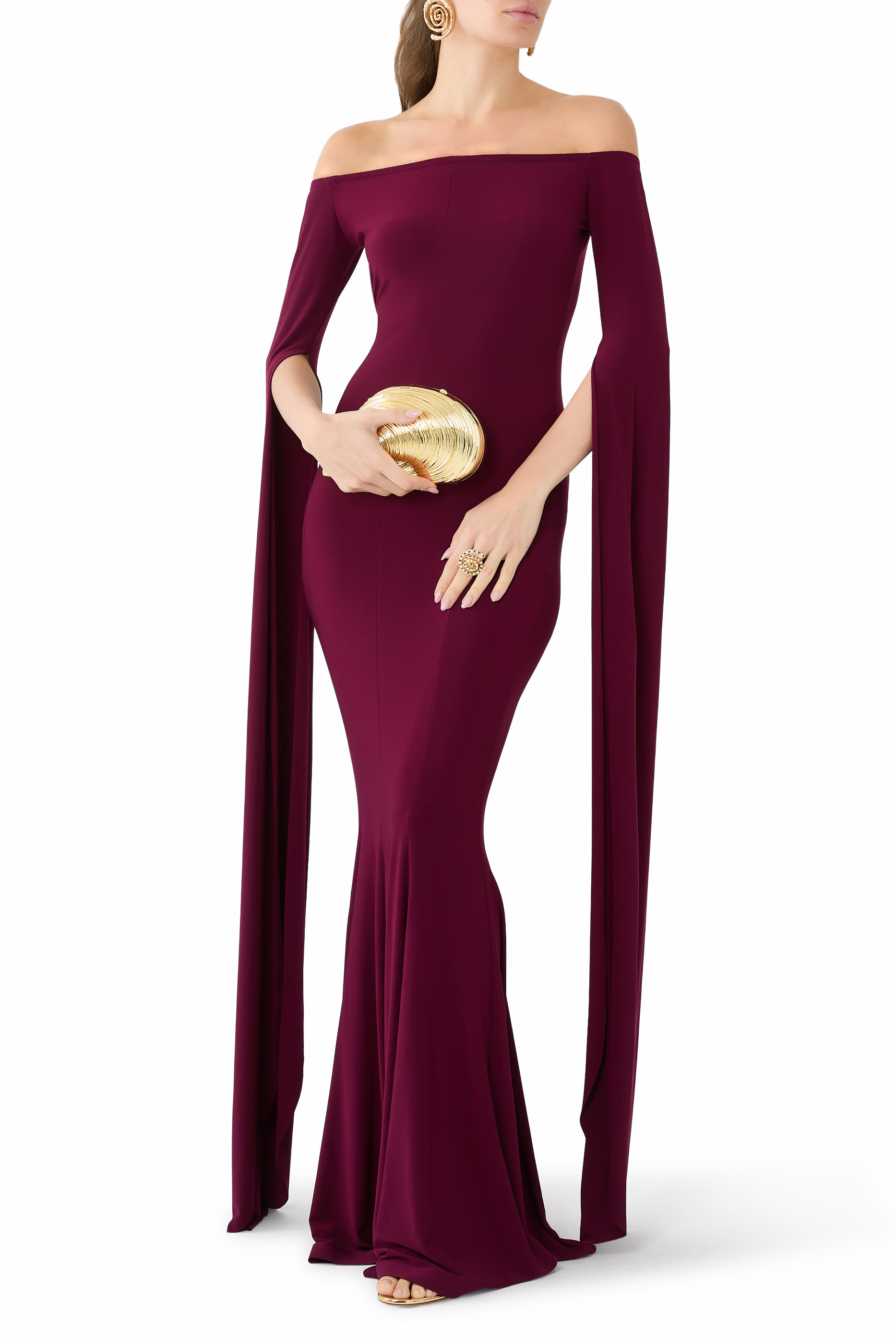 فستان سهرة بأكتاف مكشوفة وأكمام بأشرطة وحافة بقصة ذيل السمكة