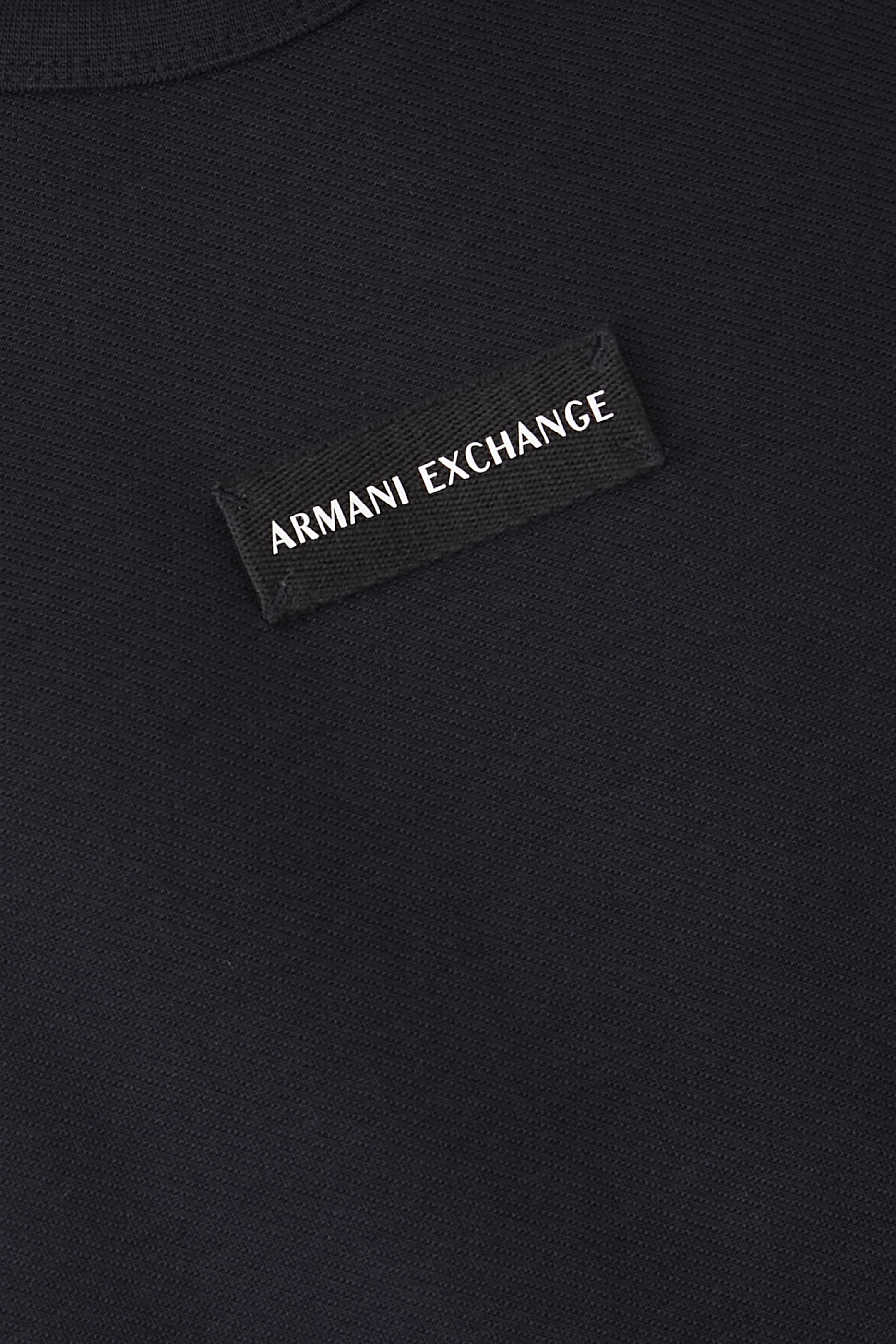 سويت شيرت بياقة ضيقة وشعار الماركة