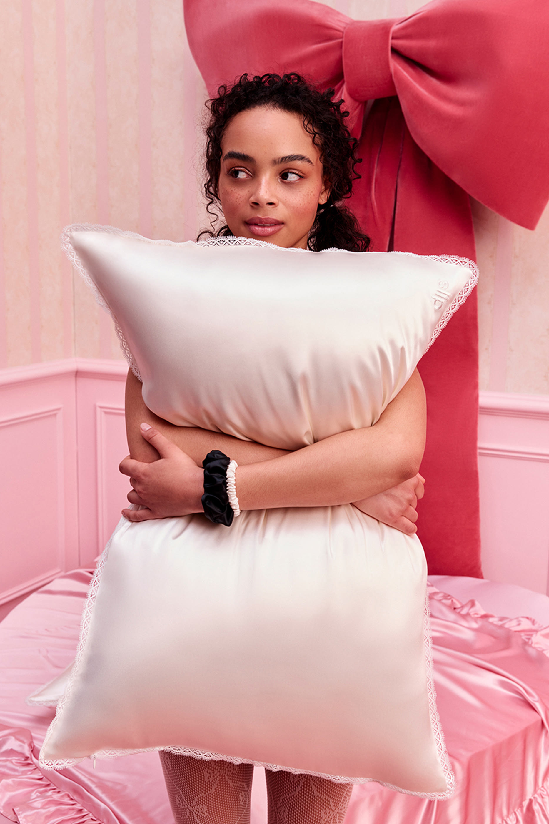 مجموعة هدايا تشارم كوين حرير