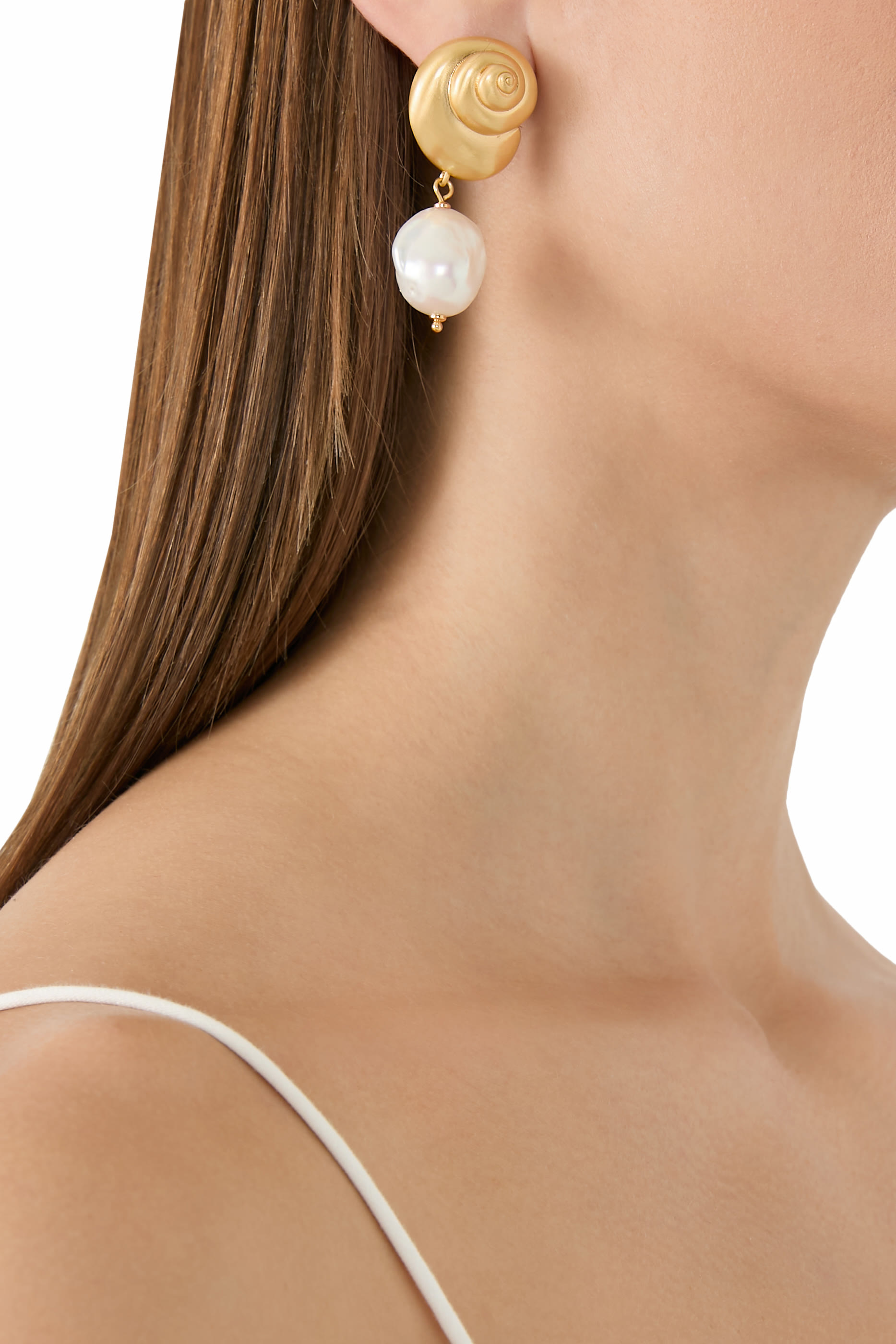 أقراط بيتشسايد متدلية مرصعة بأحجار زركونيا مكعبة، لؤلؤ مياه عذبة، بأعمدة تيتانيوم، معدن مطلي