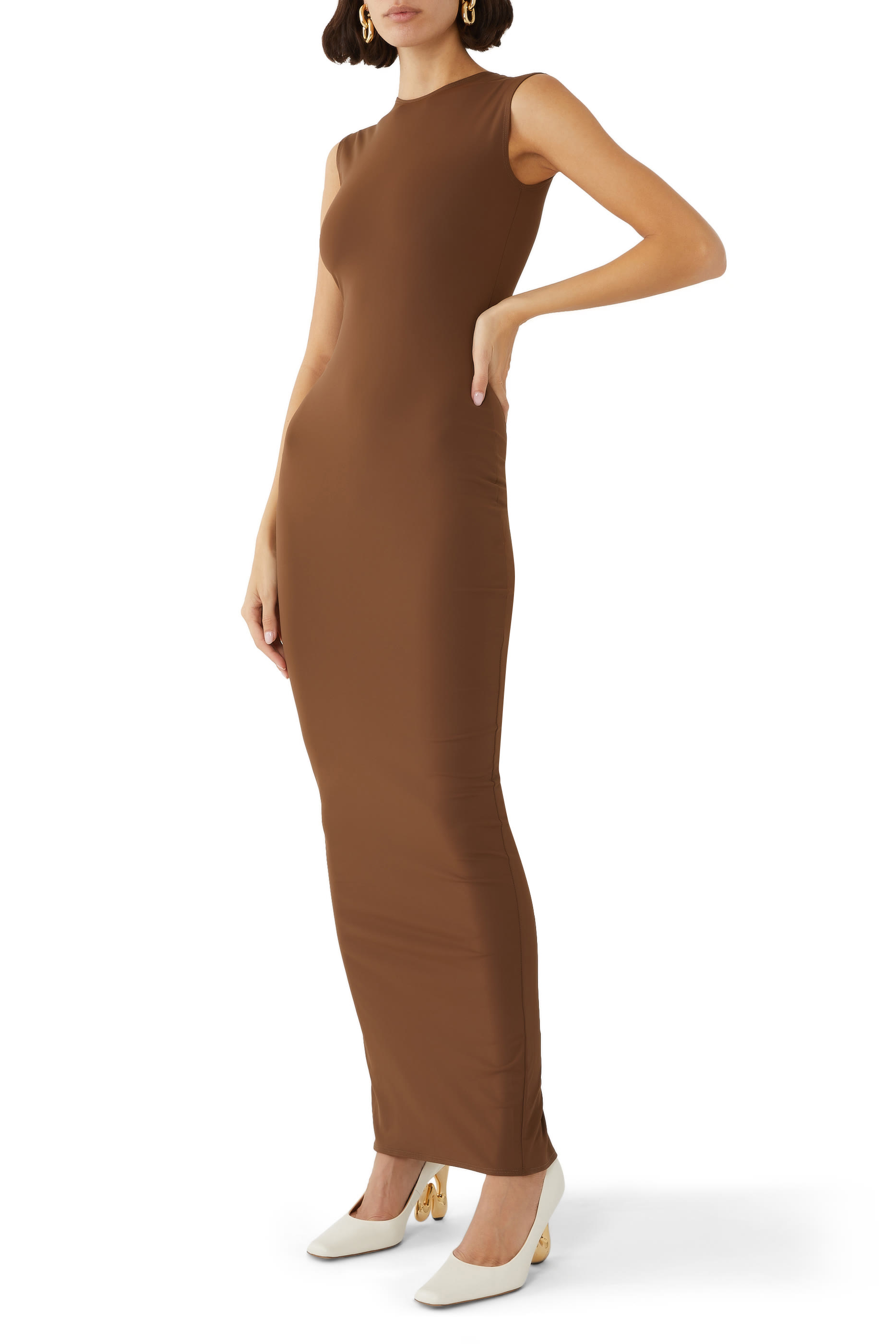 فستان طويل بدون أكمام