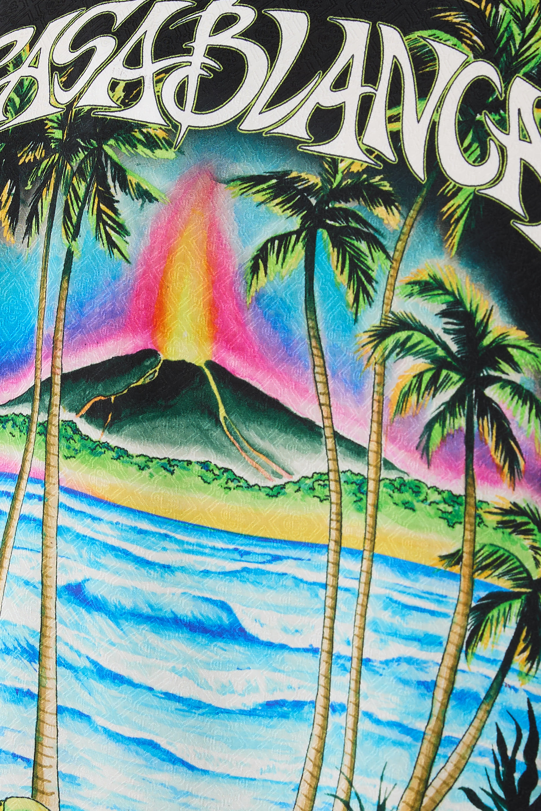 قميص بنقشة بركان غرافيكية