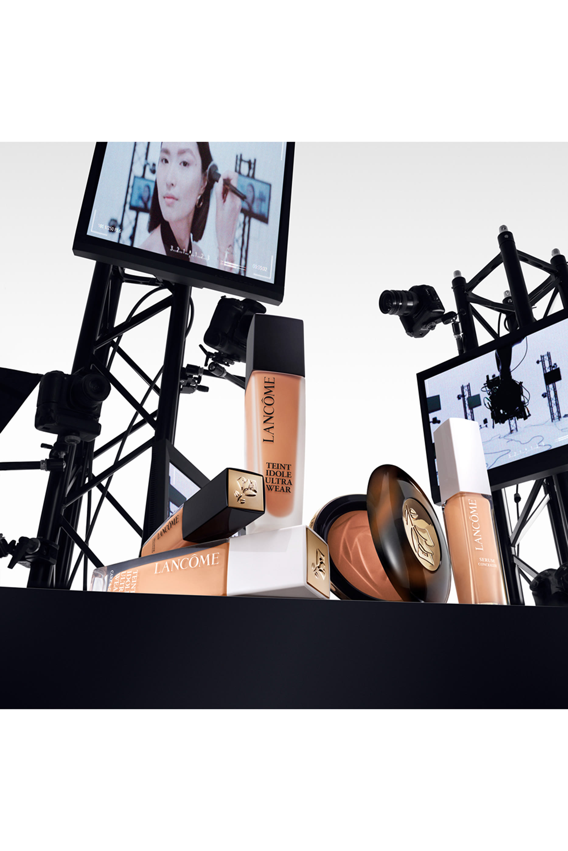 هايلايتر سي إي ترانسفورمينغ سكين تينت ايدول الترا وير