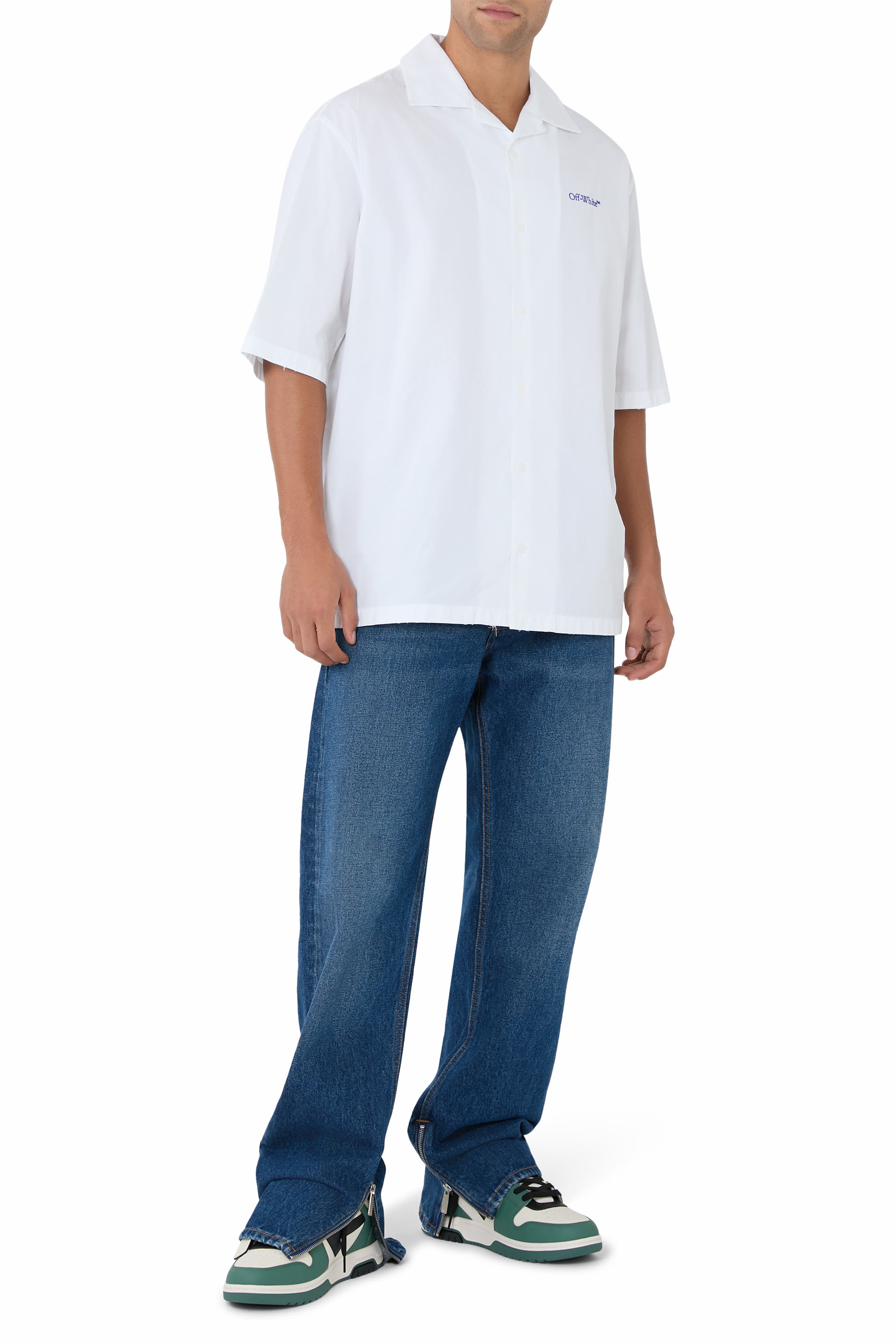 قميص بشعار الماركة