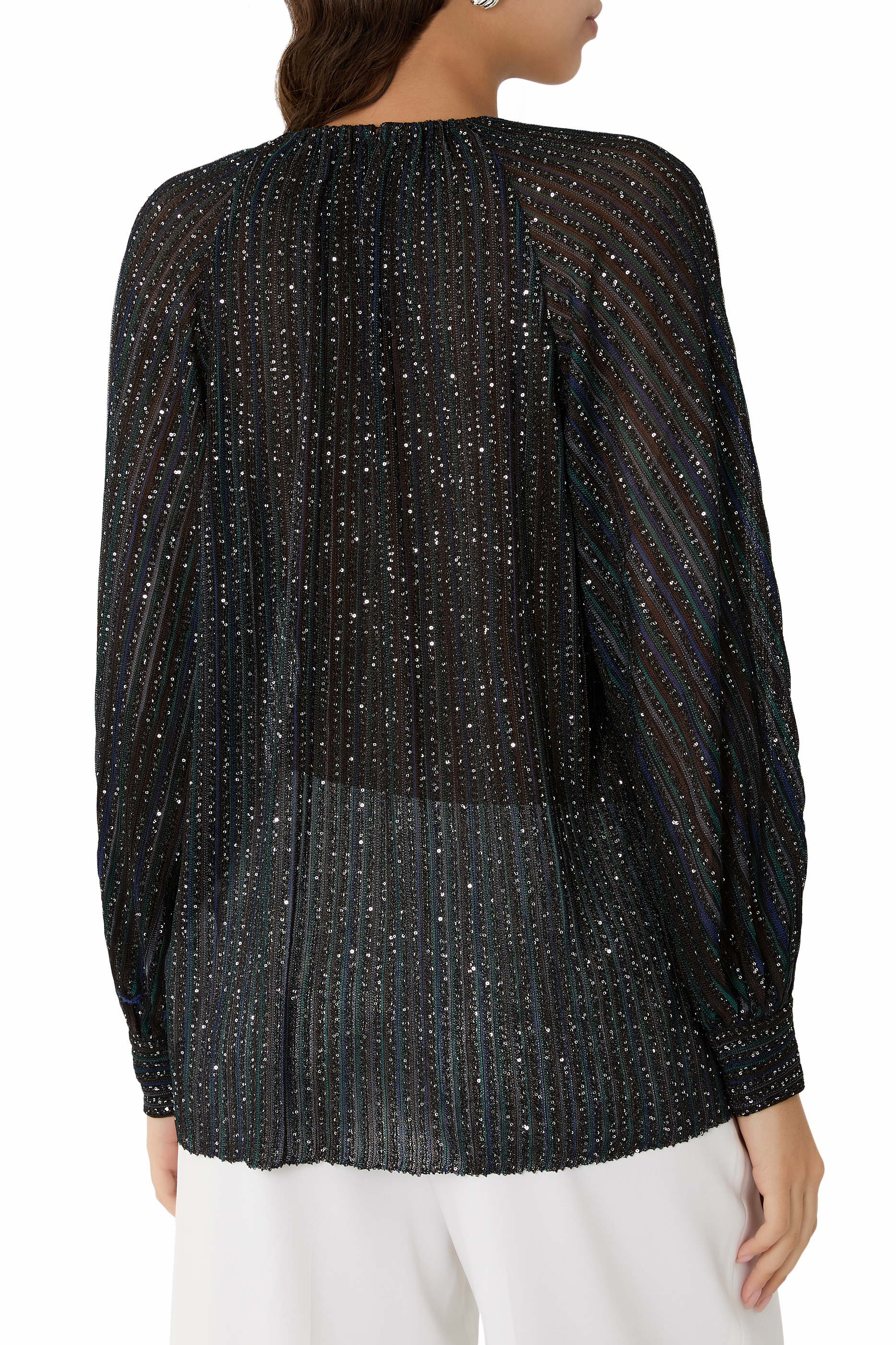 كنزة بقصة واسعة وياقة ضيقة بتصميم مخطط مزين بلاميه