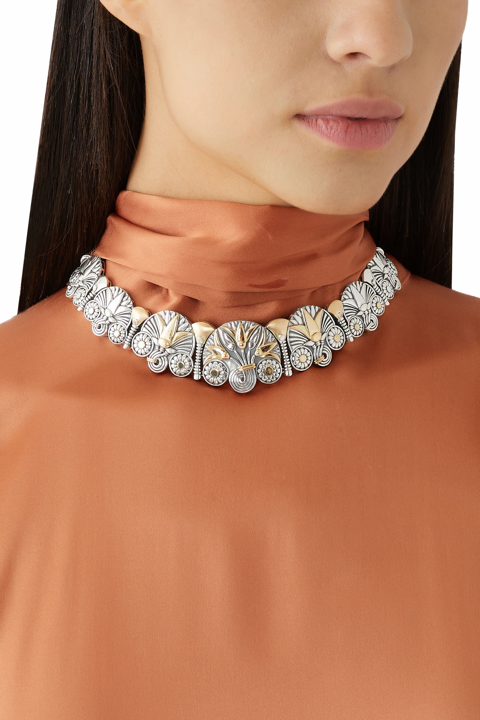 قلادة رقبة لوتس، ذهب عيار 18 وفضة استرلينية