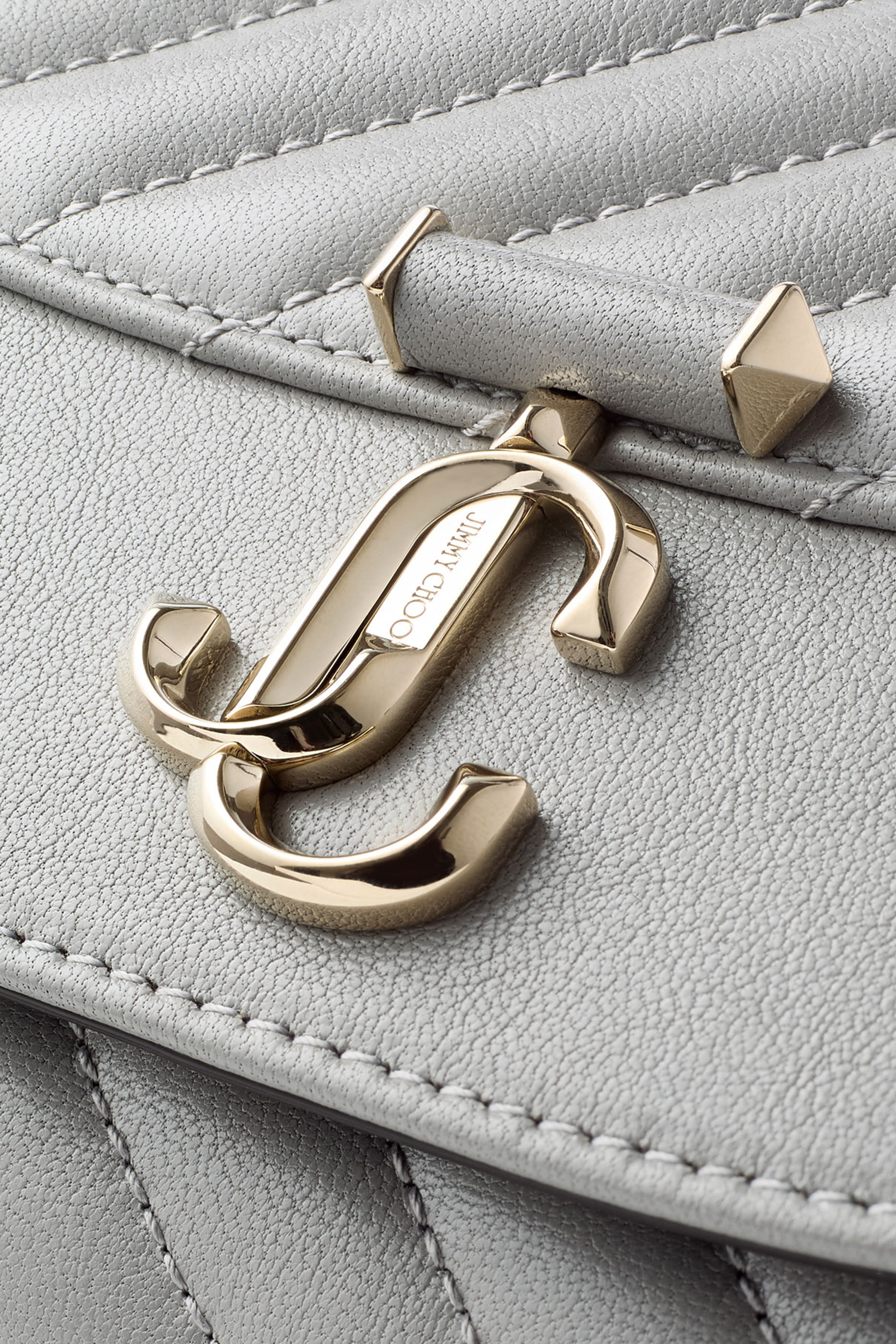 كلاتش بحافة مقوسة وحمالة سلسلة جلد