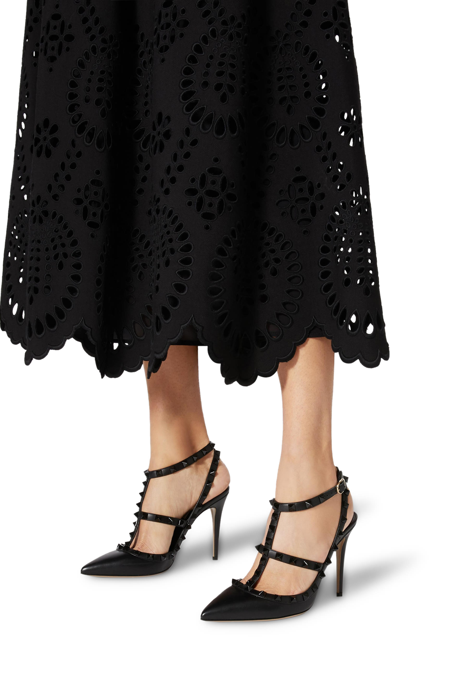 حذاء  فالنتينو غارافاني بحلي هرمية جلد