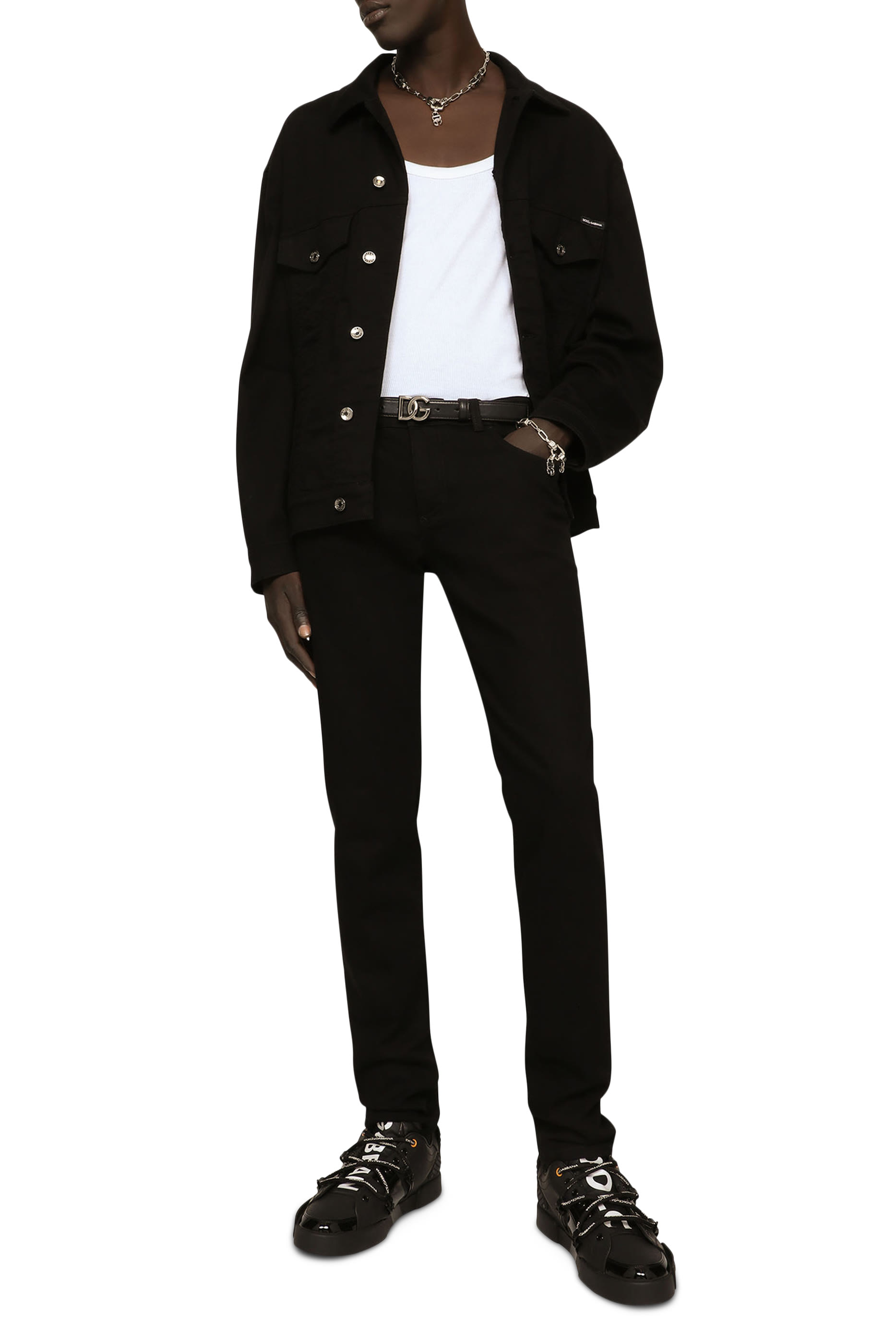 بنطال جينز بقصة ضيقة