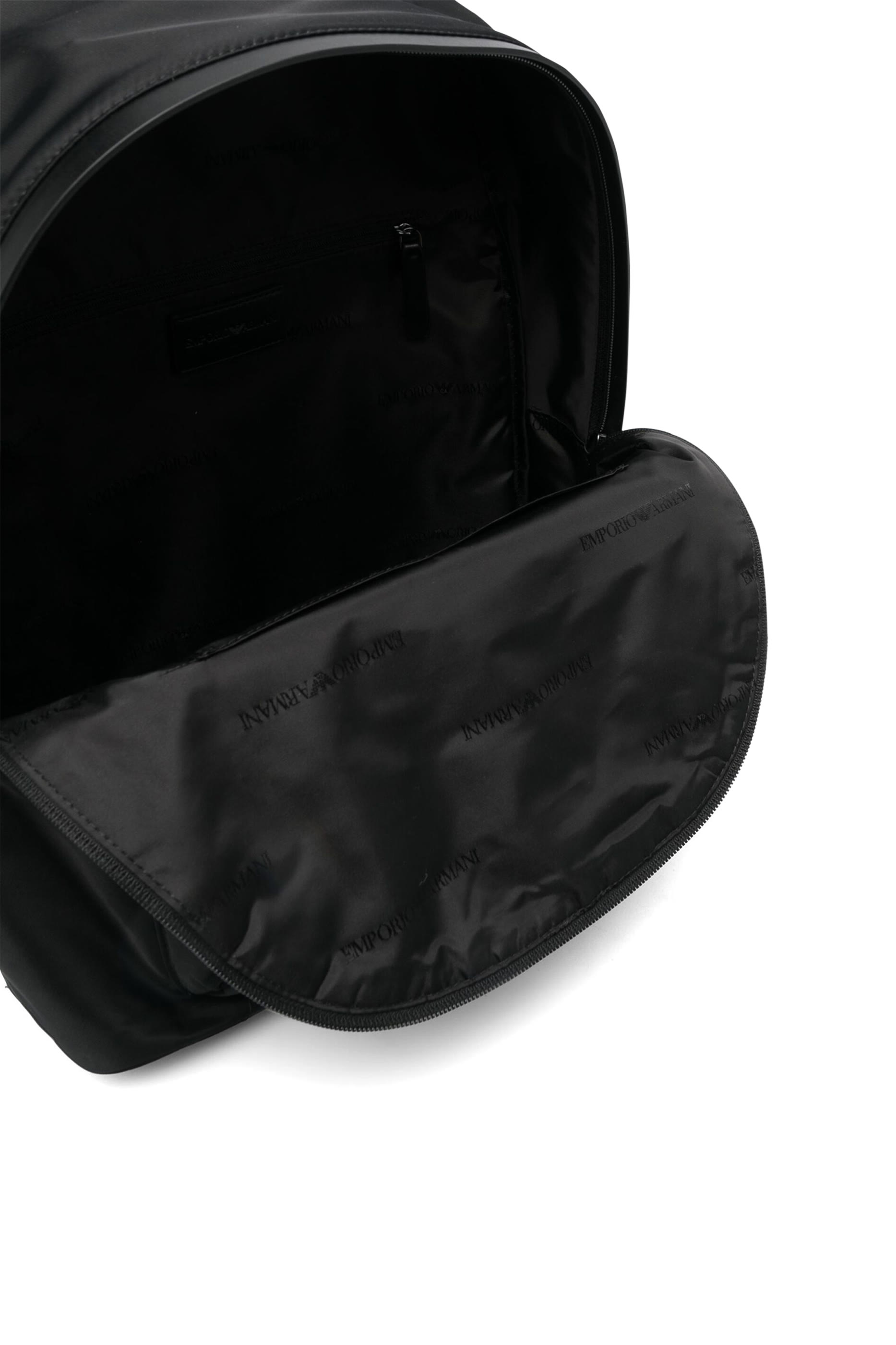 حقيبة ظهر بشعار الماركة