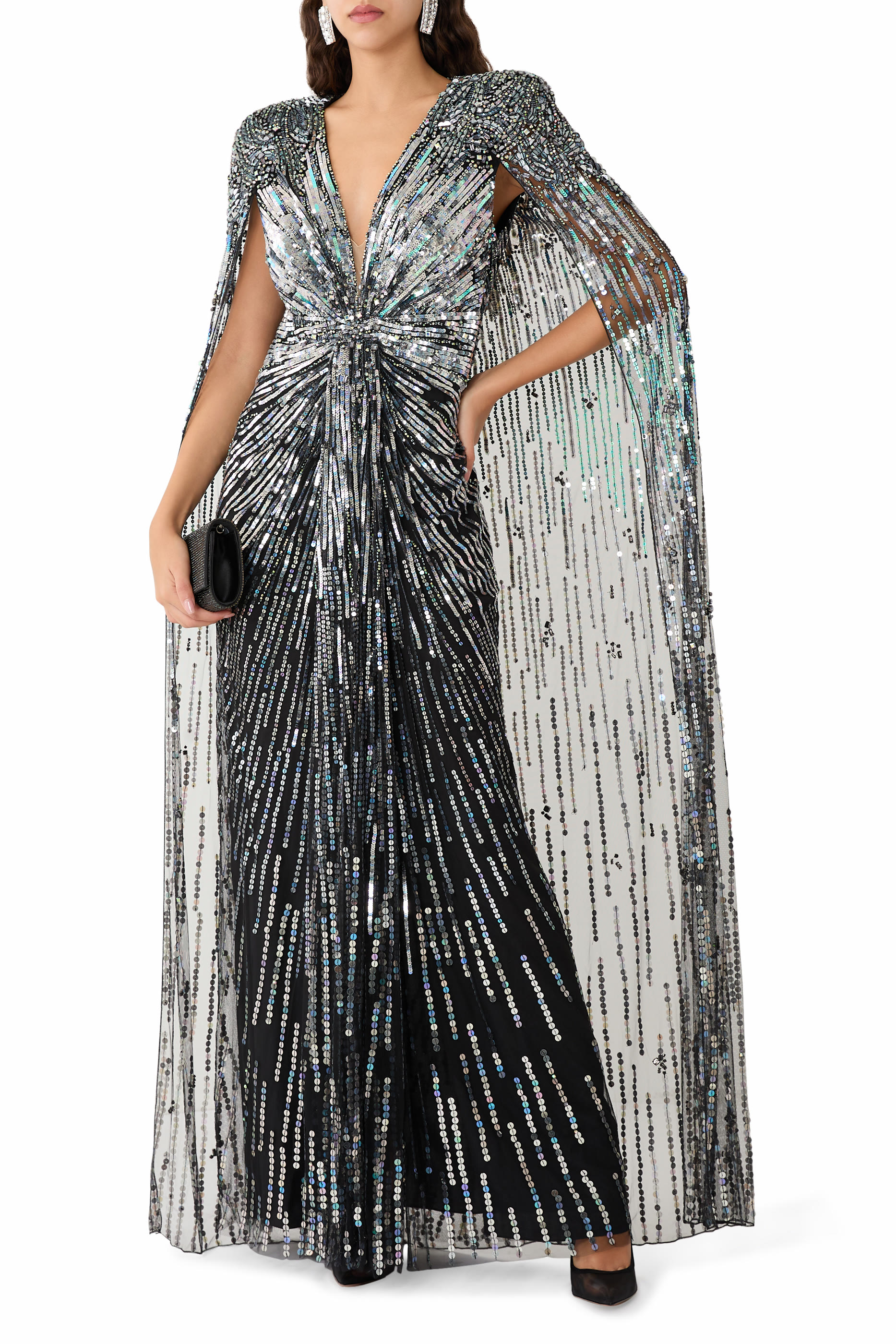 فستان سهرة مطرز بتصميم كاب تول