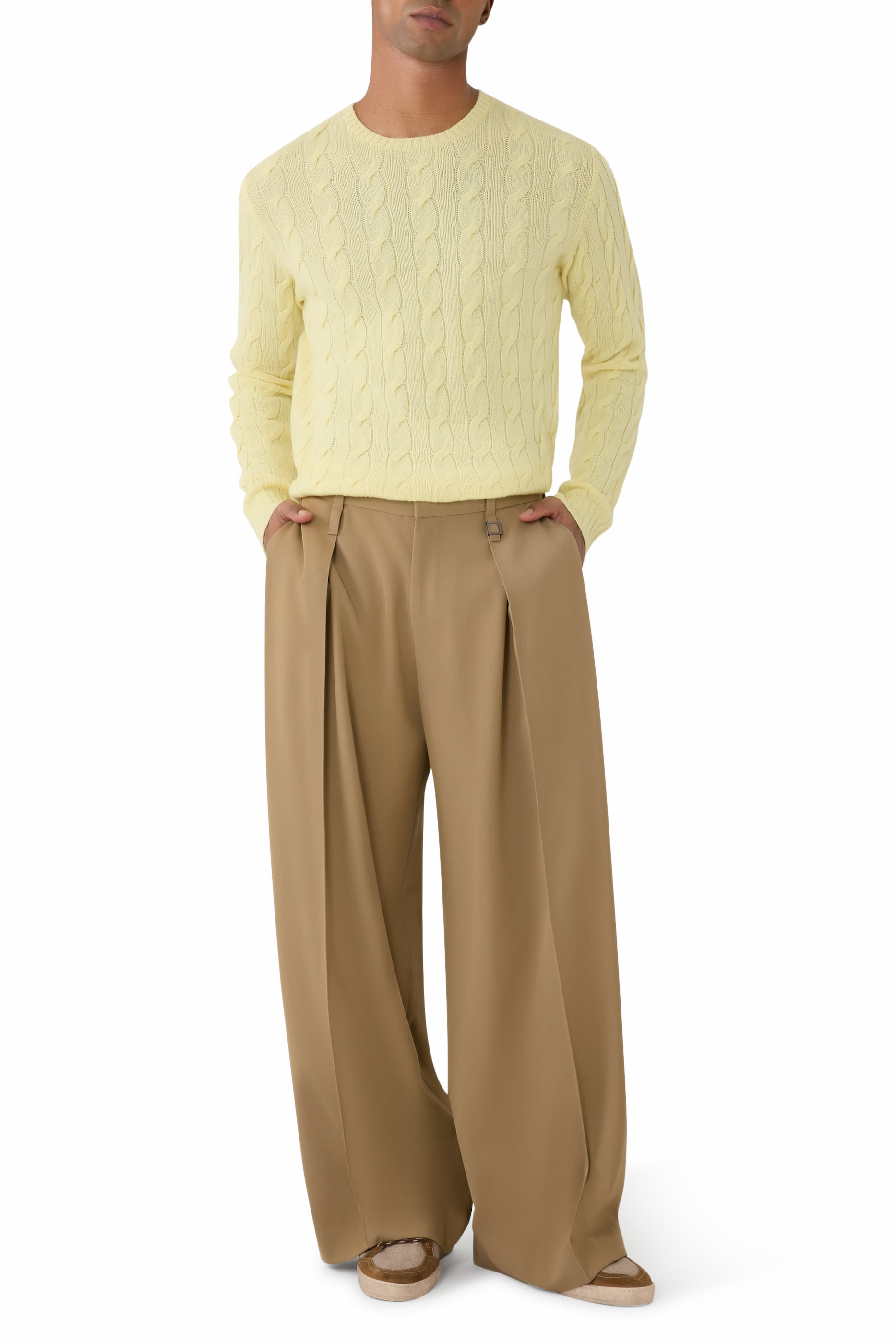 كنزة منسوجة بغرزة الضفيرة